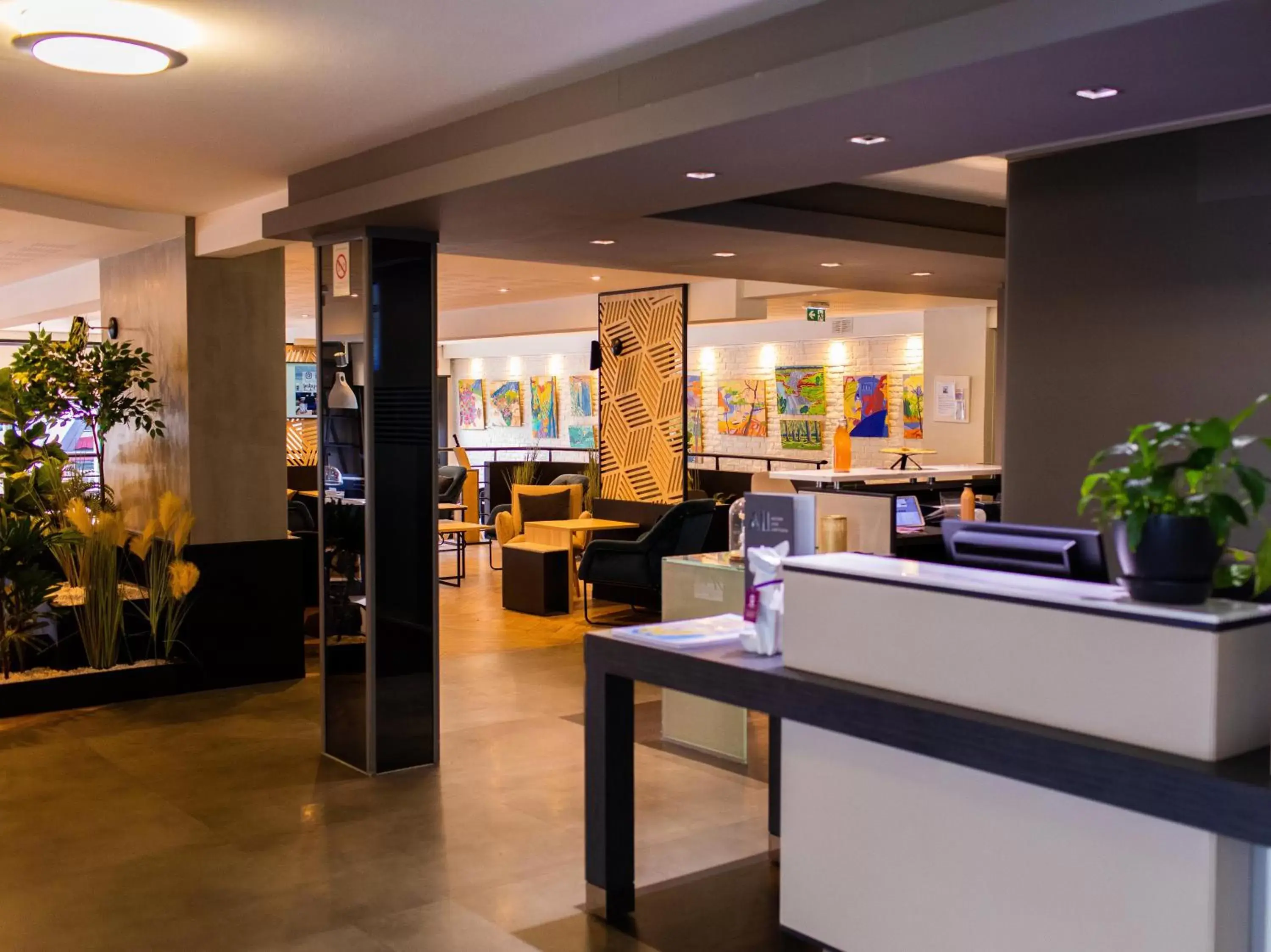 Lounge or bar, Lobby/Reception in Mercure Lorient Centre