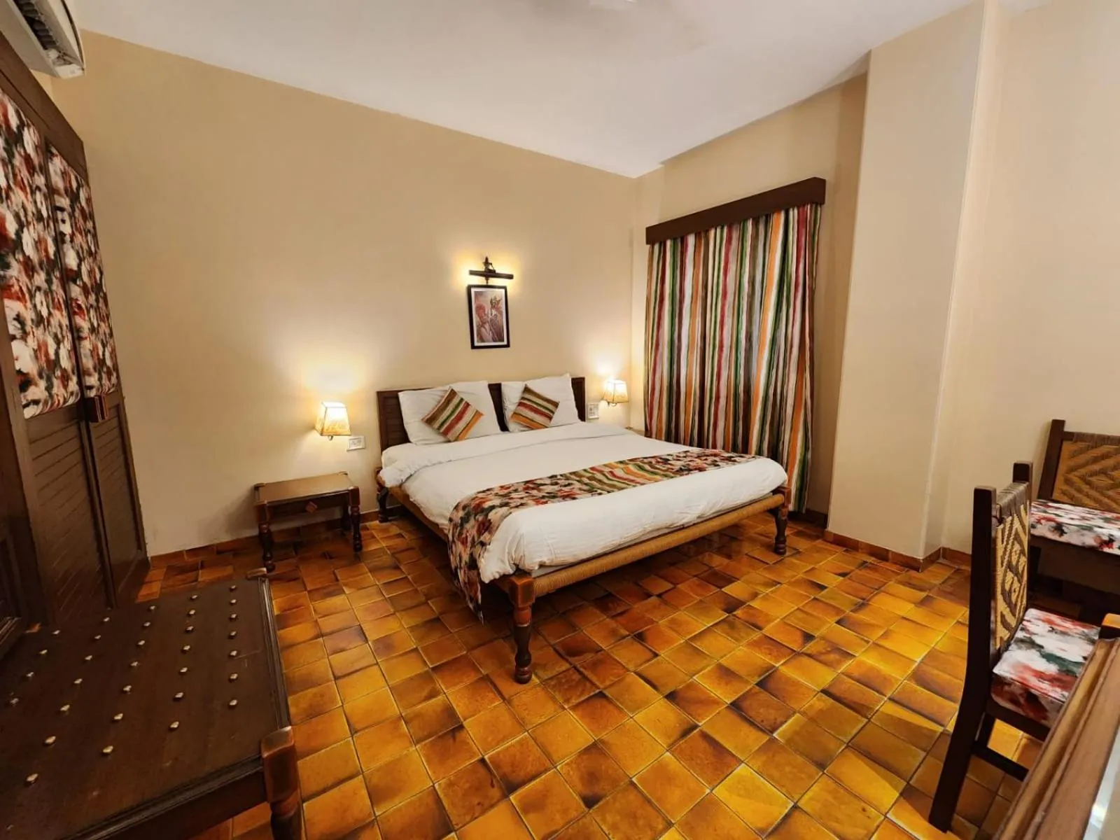 Photo of the whole room, Bed in Palace On Ganges - Heritage Hotel