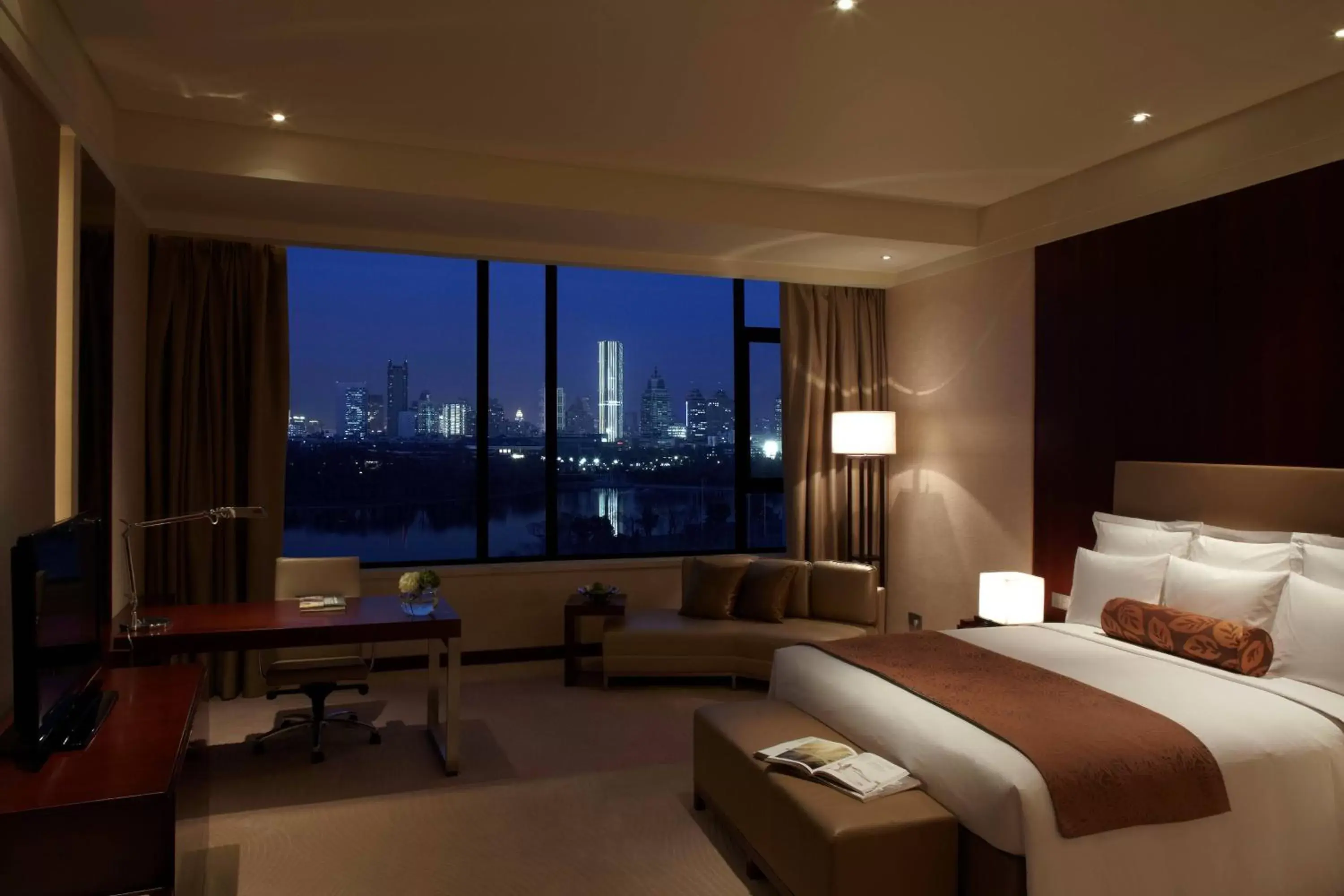 Photo of the whole room in Renaissance Tianjin Lakeview Hotel