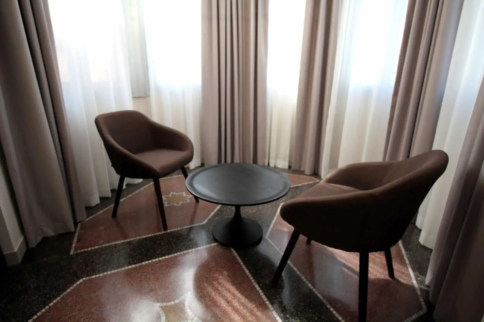Seating Area in Hotel Vittoria
