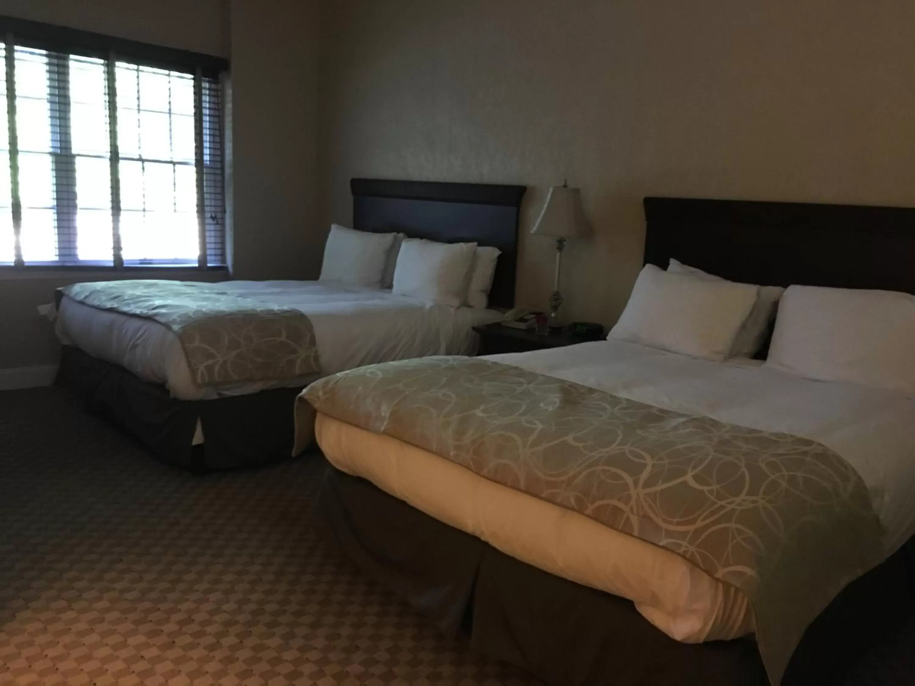 Bed in Colts Neck Inn Hotel