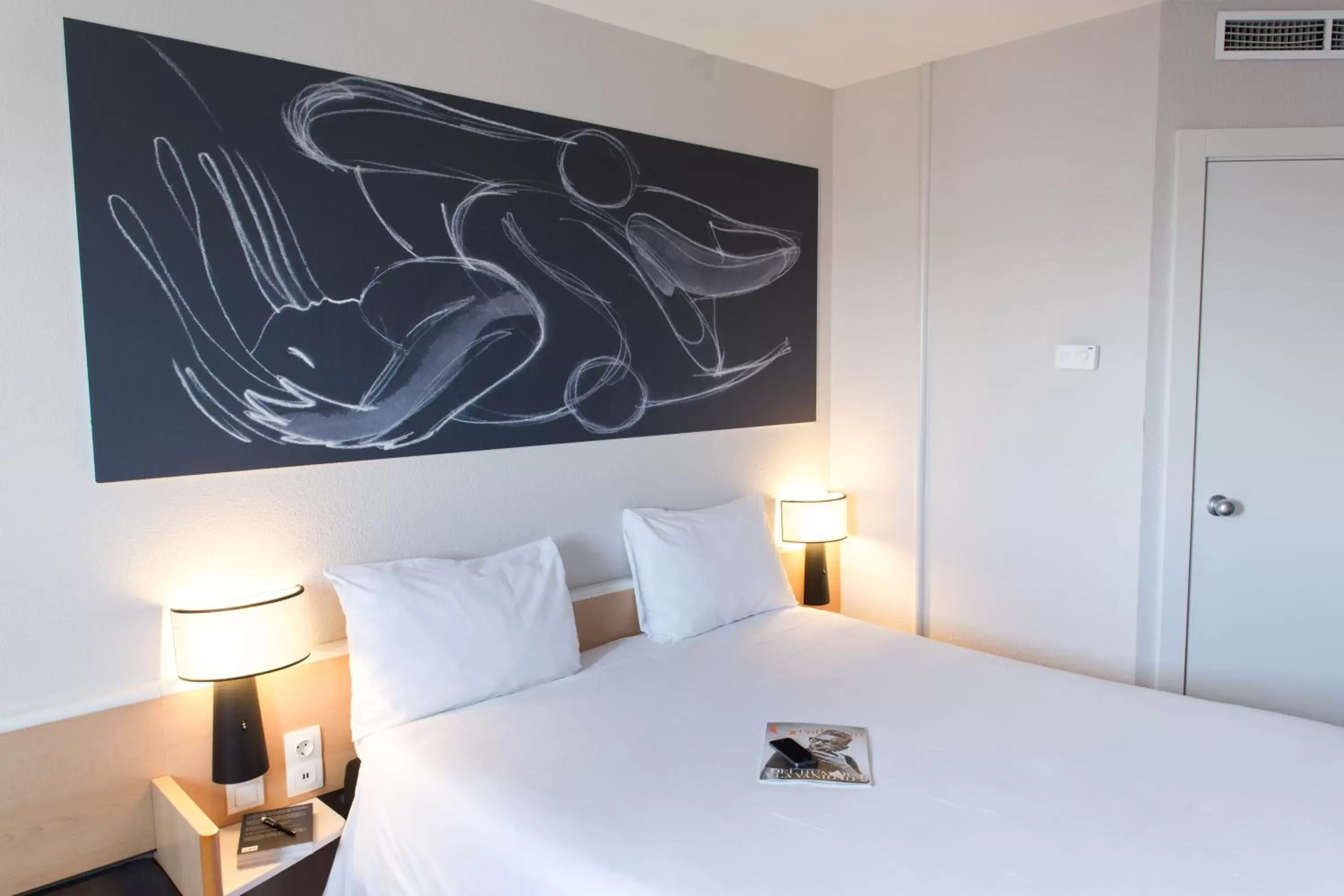 Bed in Ibis Madrid Fuenlabrada