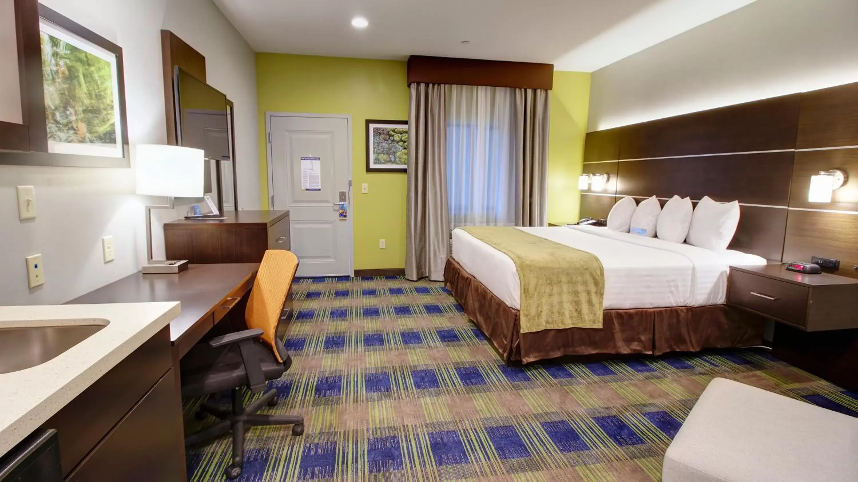 King Room in Days Inn & Suites by Wyndham Port Arthur King Room in Days Inn & Suites by Wyndham Port Arthur