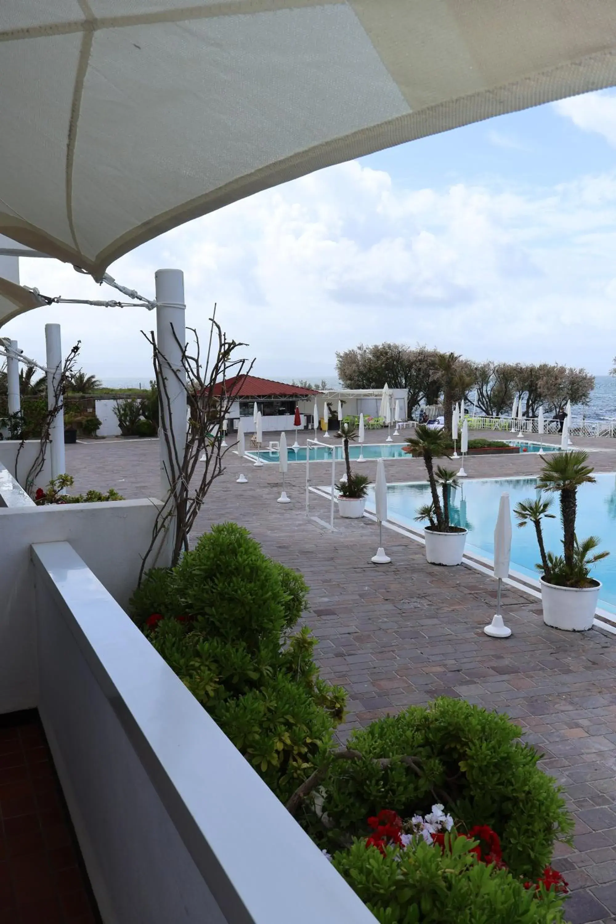 Pool view in Puntaquattroventi