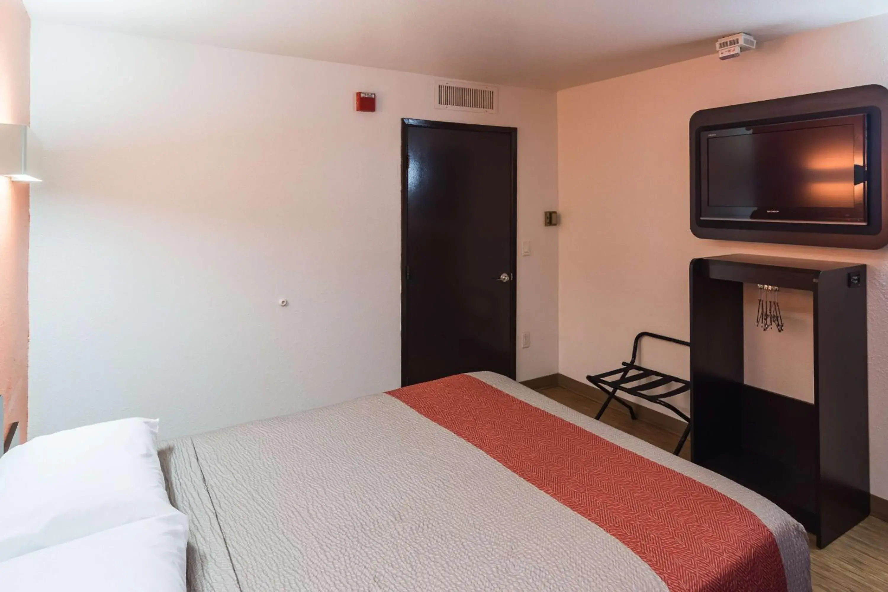 TV and multimedia, TV/Entertainment Center in Motel 6-Oroville, CA