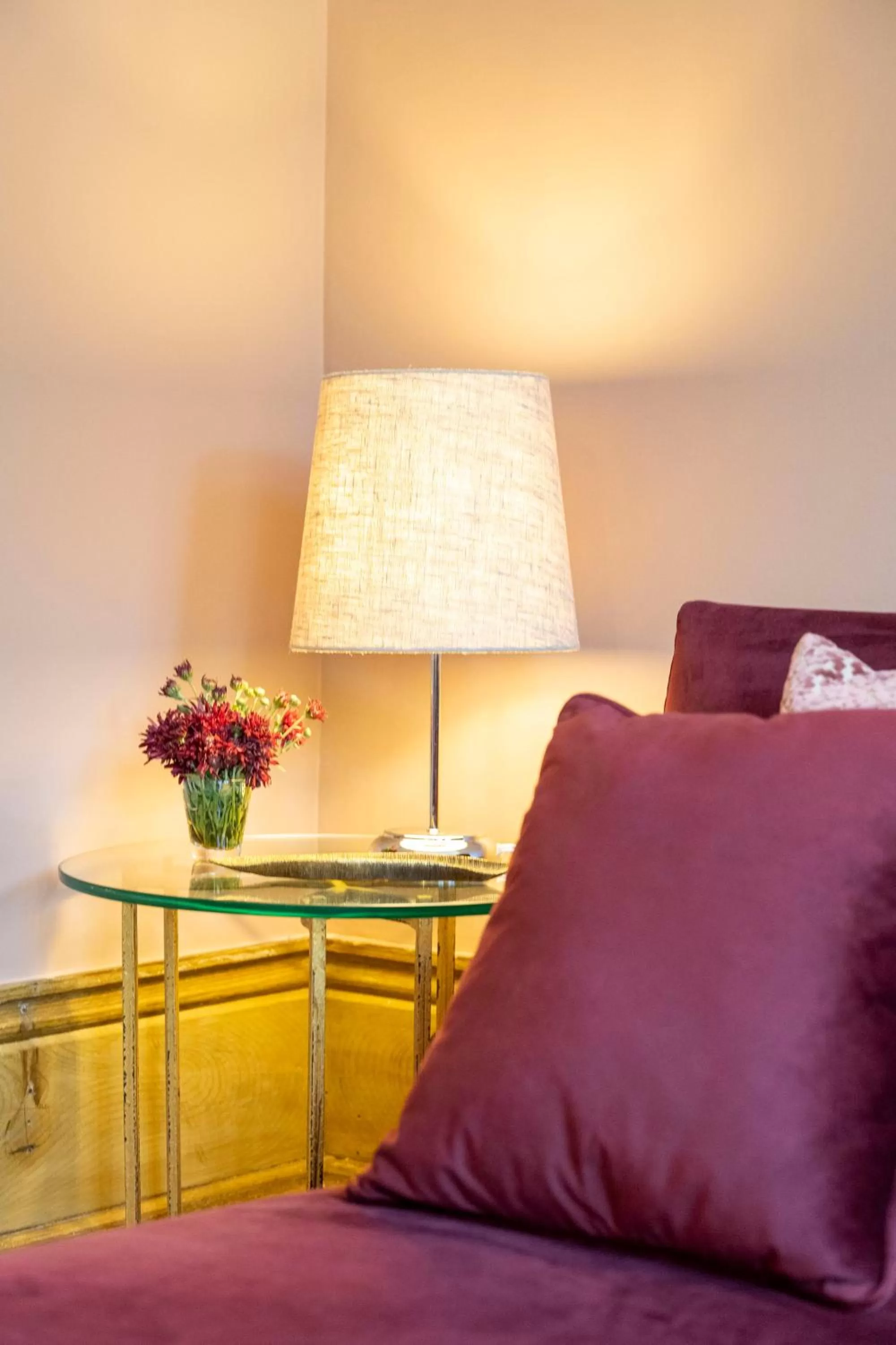 Living room, Bed in The Grove Houses