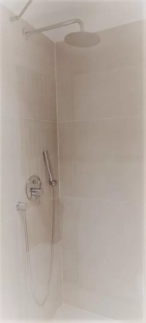 Shower, Bathroom in Calmare suites