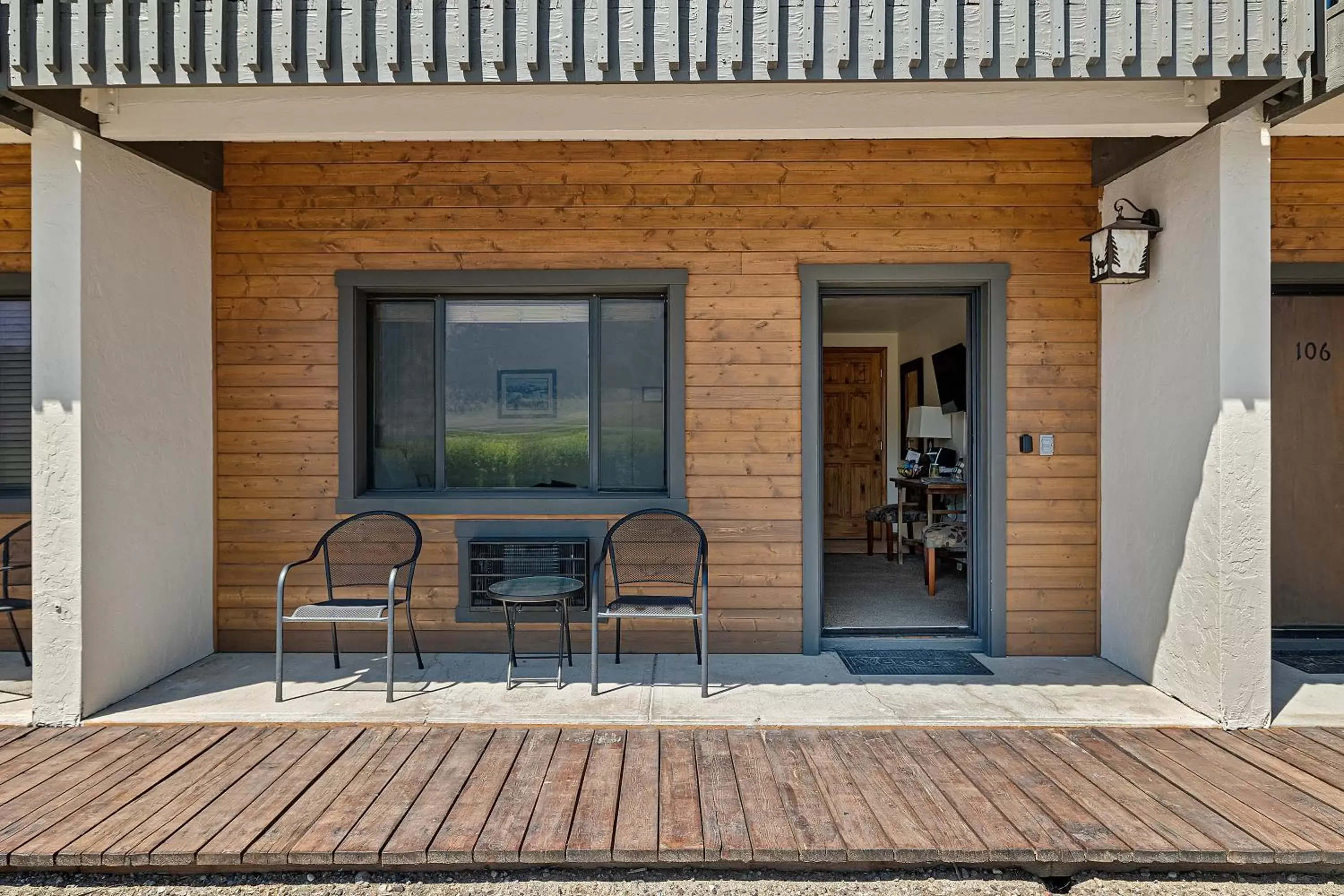 Patio in Elk Refuge Inn