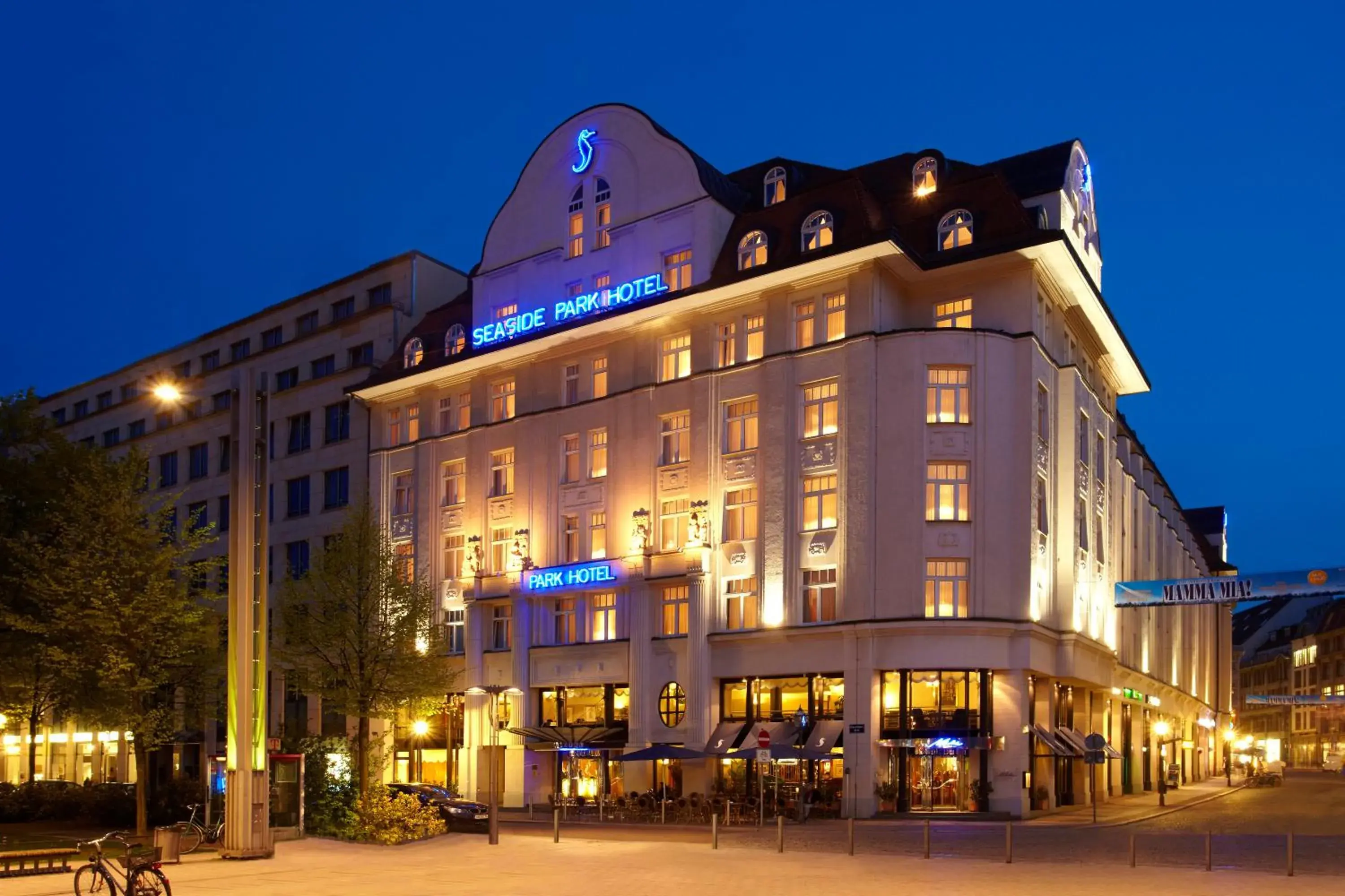 Facade/entrance, Property Building in Seaside Park Hotel Leipzig
