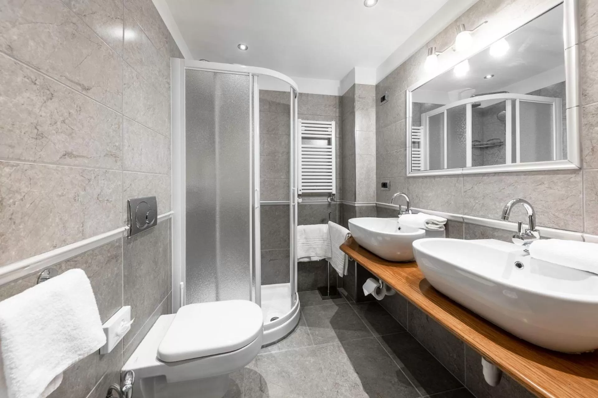 Bathroom in Hotel Elena