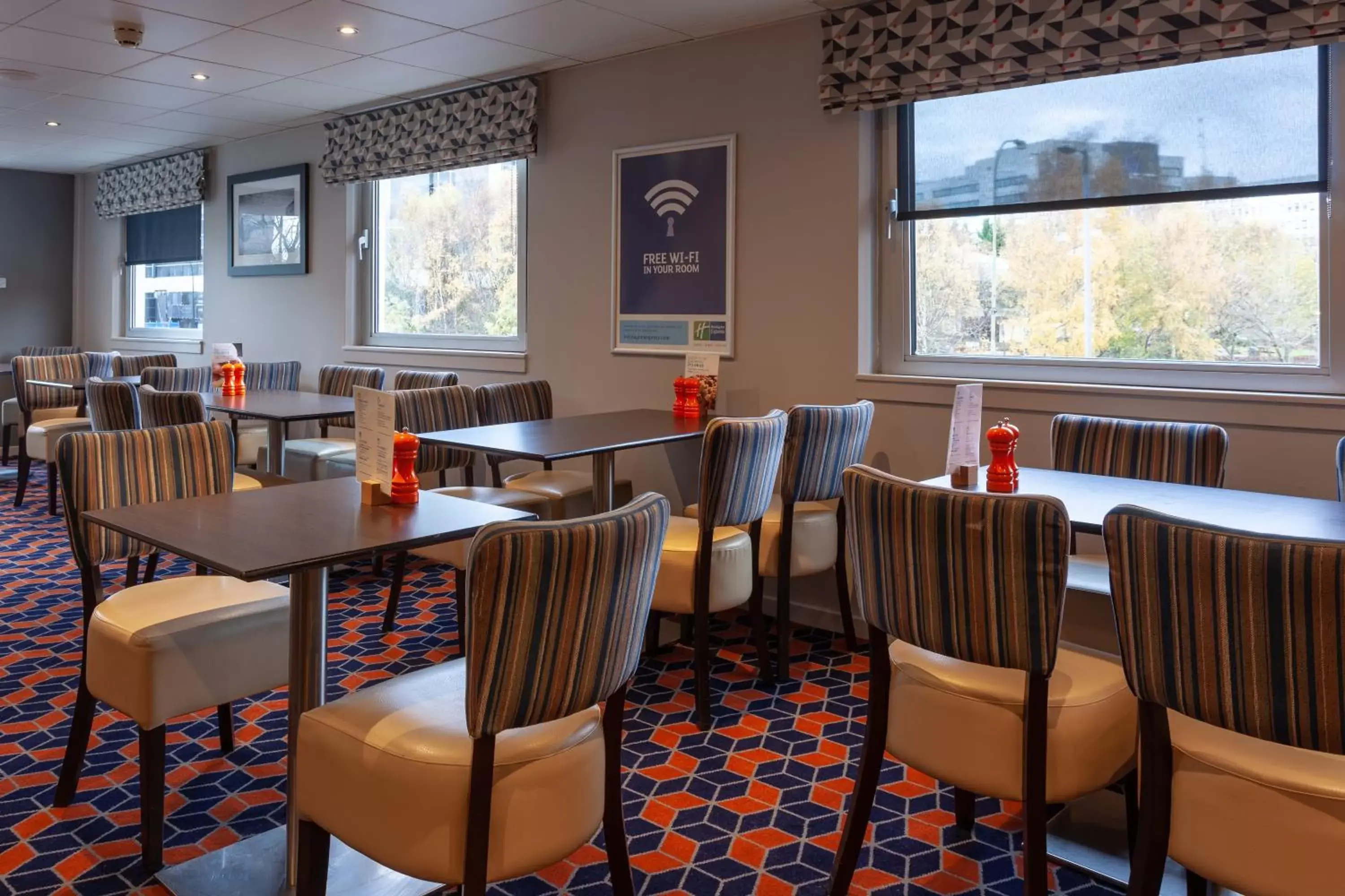 Breakfast, Restaurant/Places to Eat in Holiday Inn Express - Glasgow - City Ctr Theatreland, an IHG Hotel