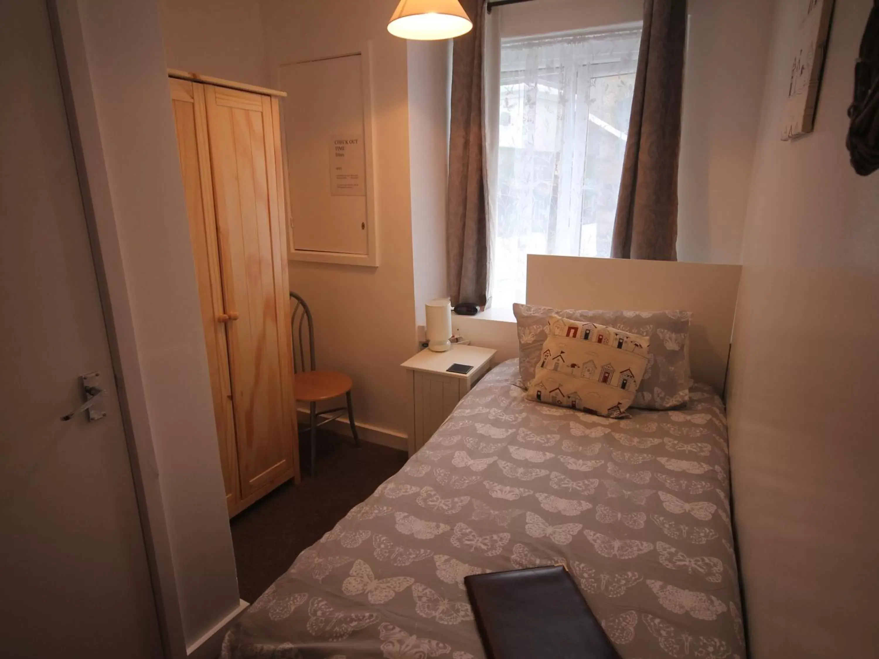 Single Room with Shower - single occupancy in Carnson House