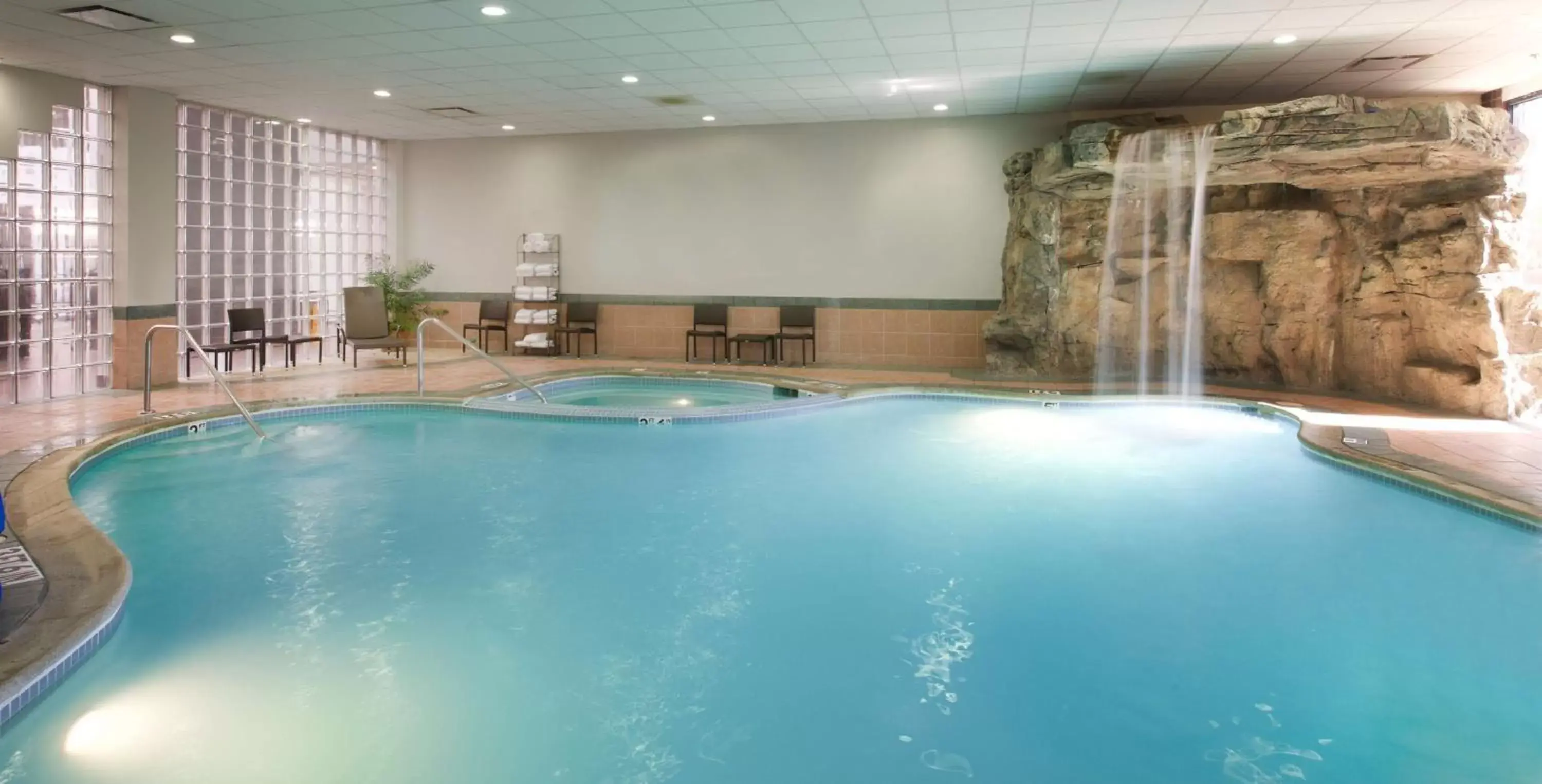 Pool view, Swimming Pool in Embassy Suites by Hilton Detroit - Livonia/Novi