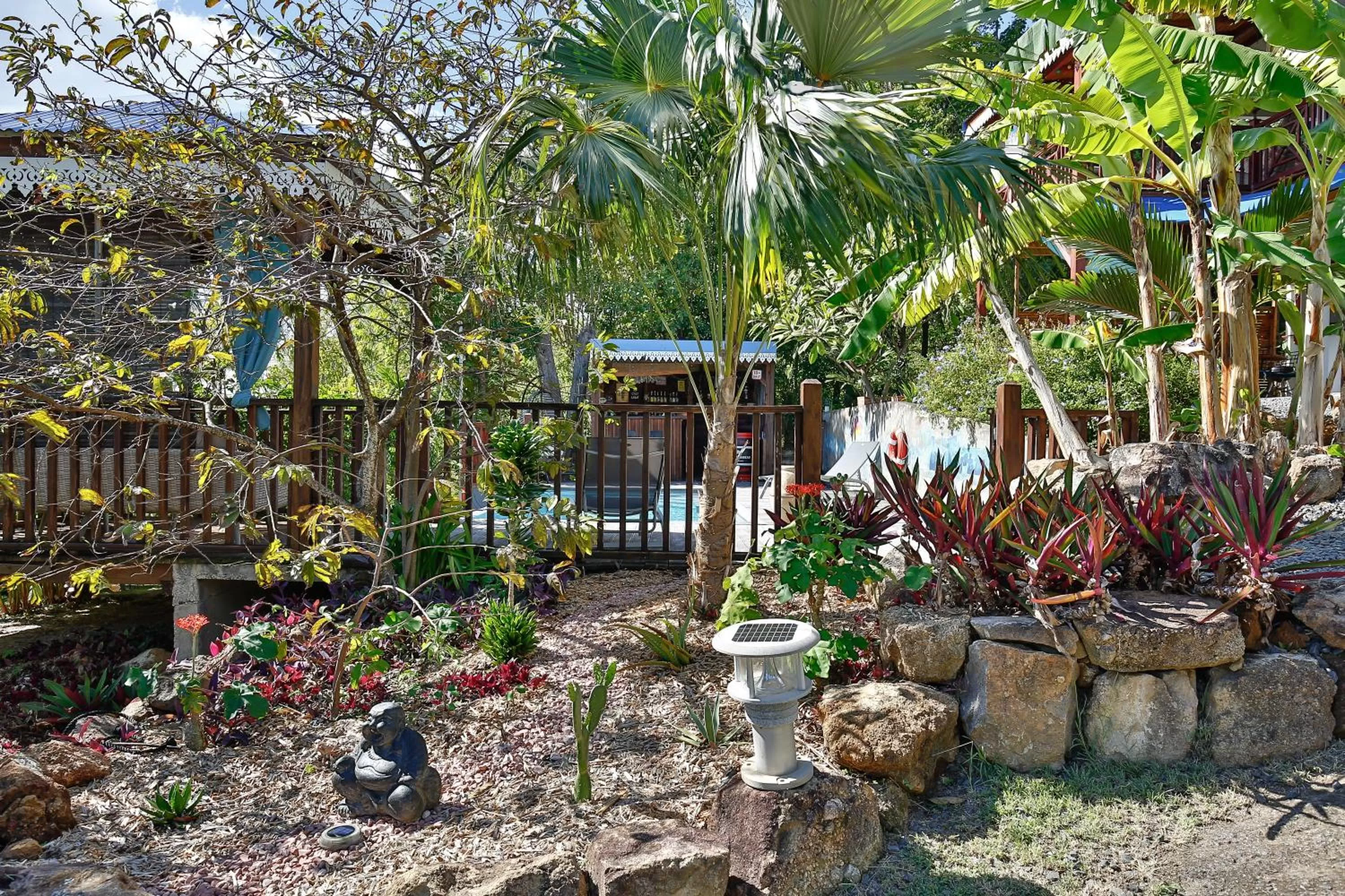 Garden in BUNGALOW La Tortue Bleue