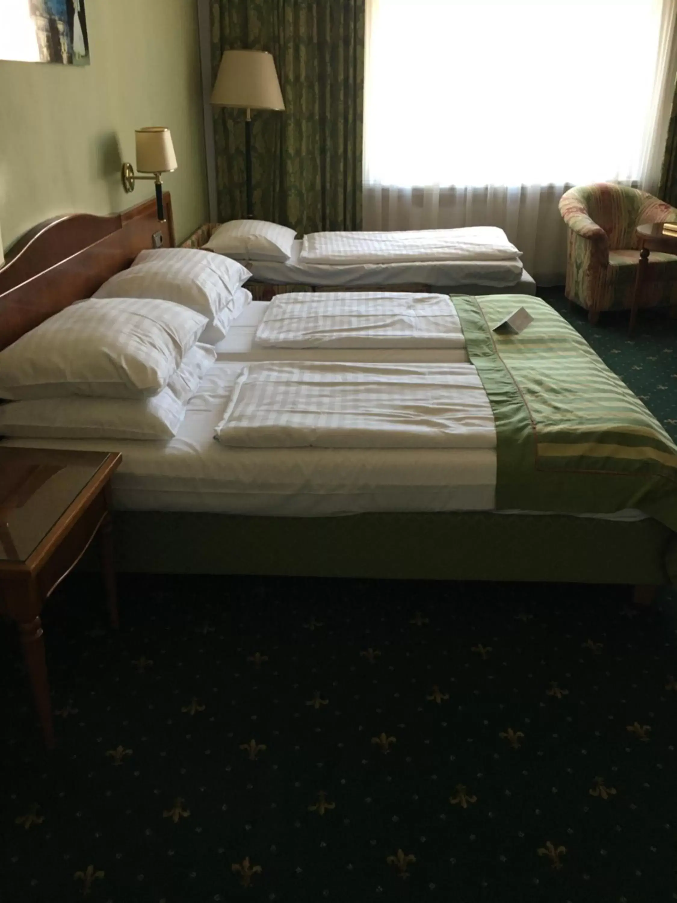 Bedroom, Bed in Hotel Secession an der Oper