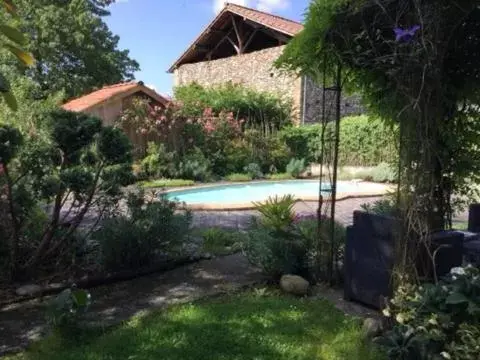 Garden view, Swimming Pool in Loft Atypique