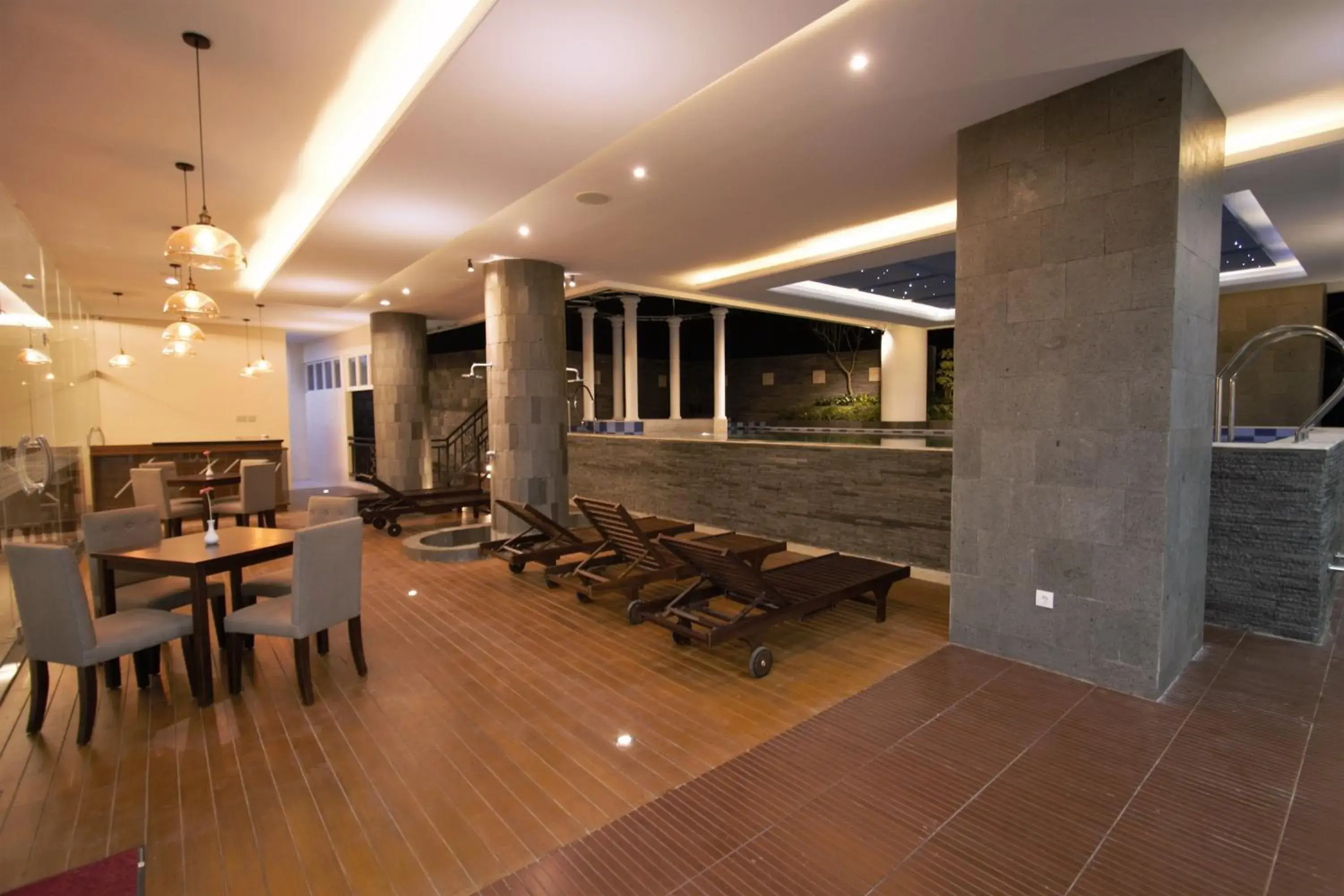 Area and facilities, Restaurant/Places to Eat in Tara Hotel Yogyakarta