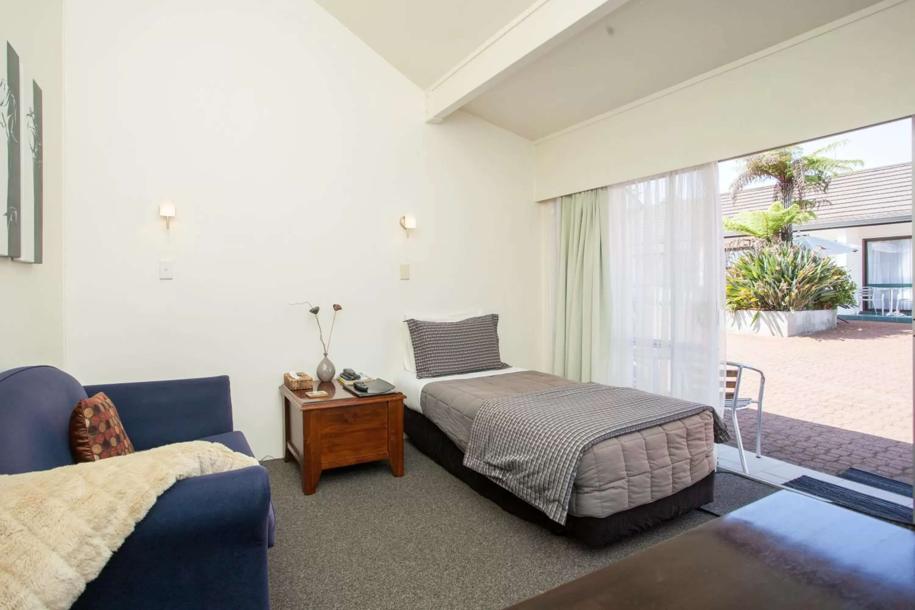 Lounge or bar, Bed in Kerikeri Court Motel