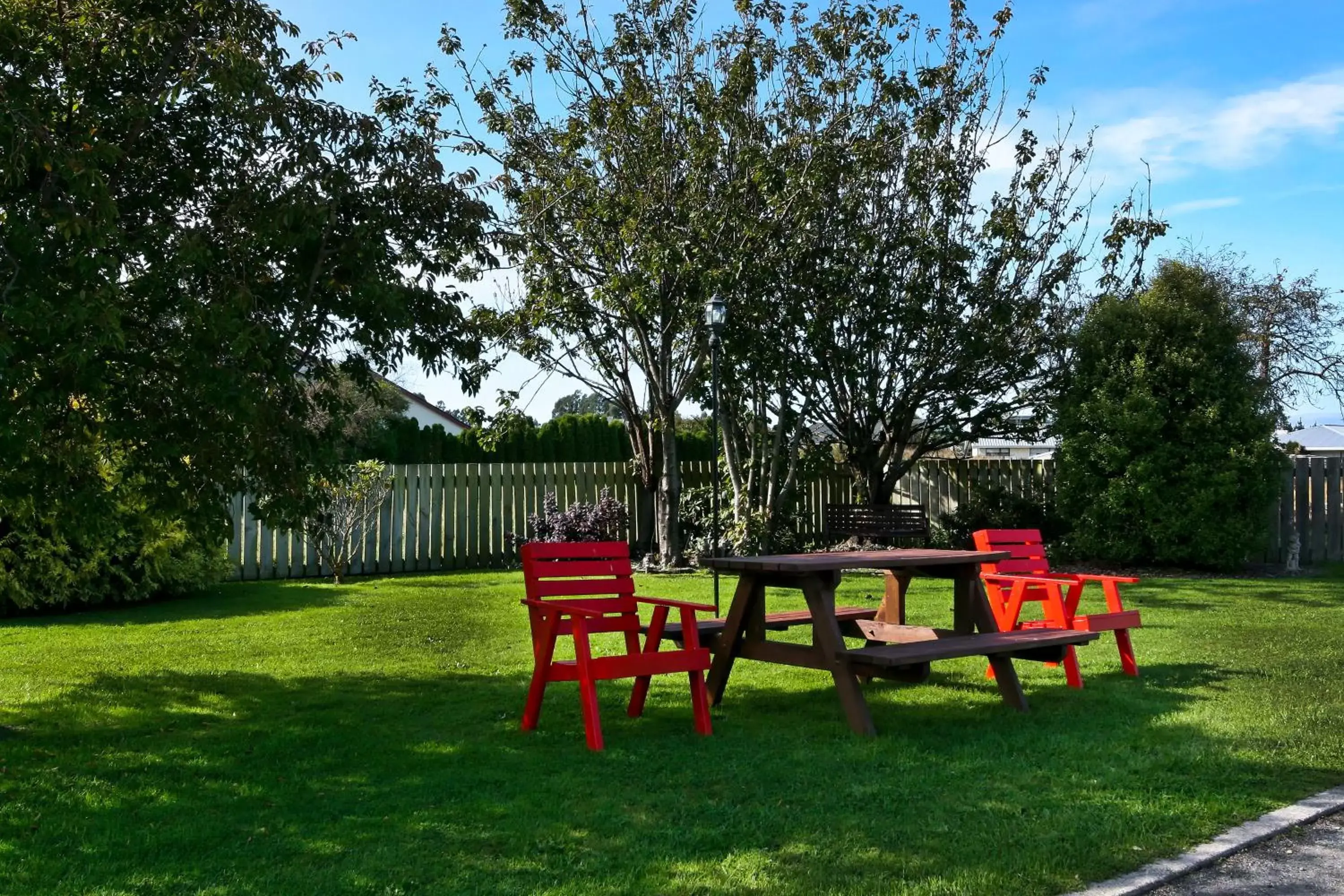 Day, Garden in Colonial Lodge Motel