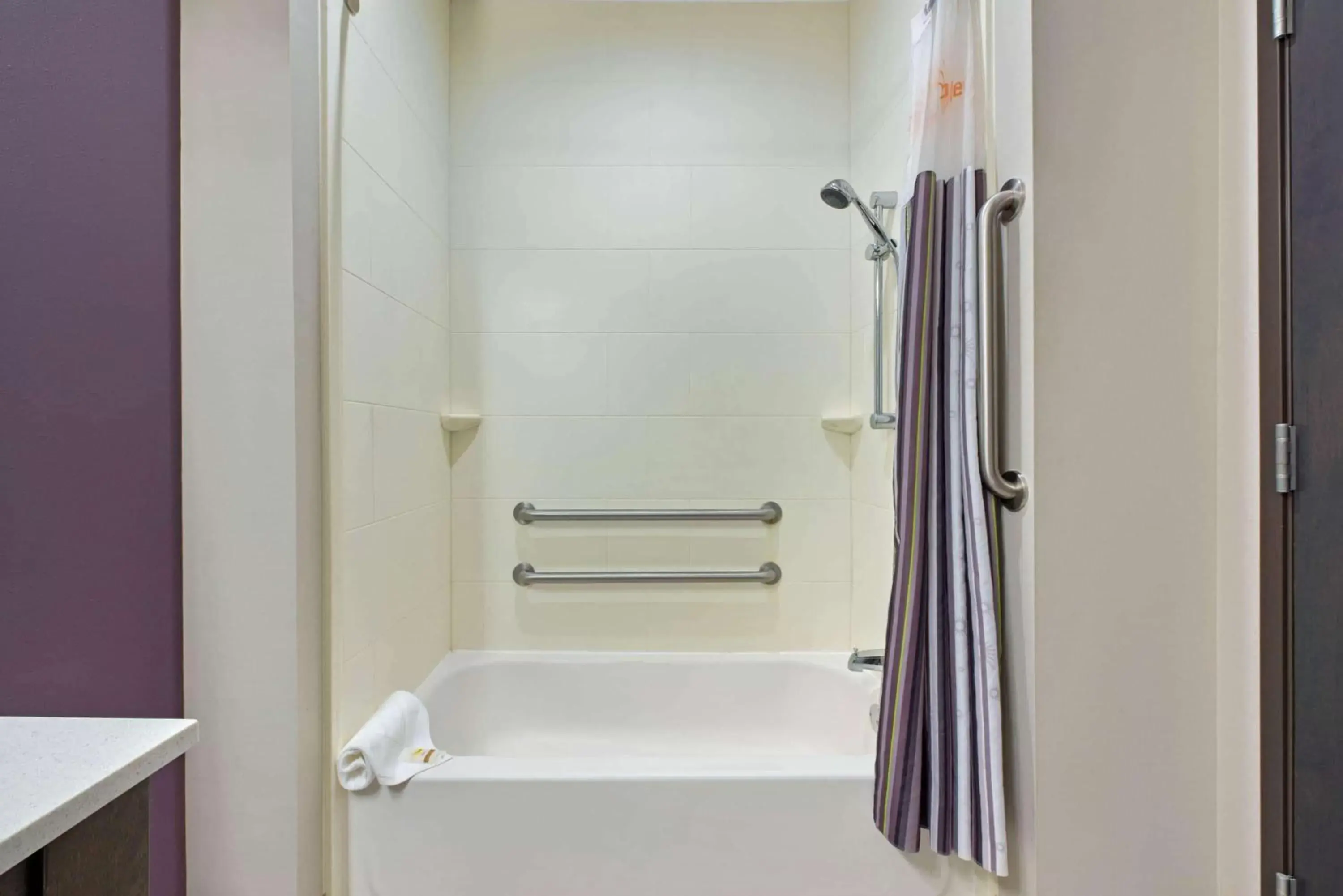 Bathroom in La Quinta by Wyndham Lake Charles - Westlake