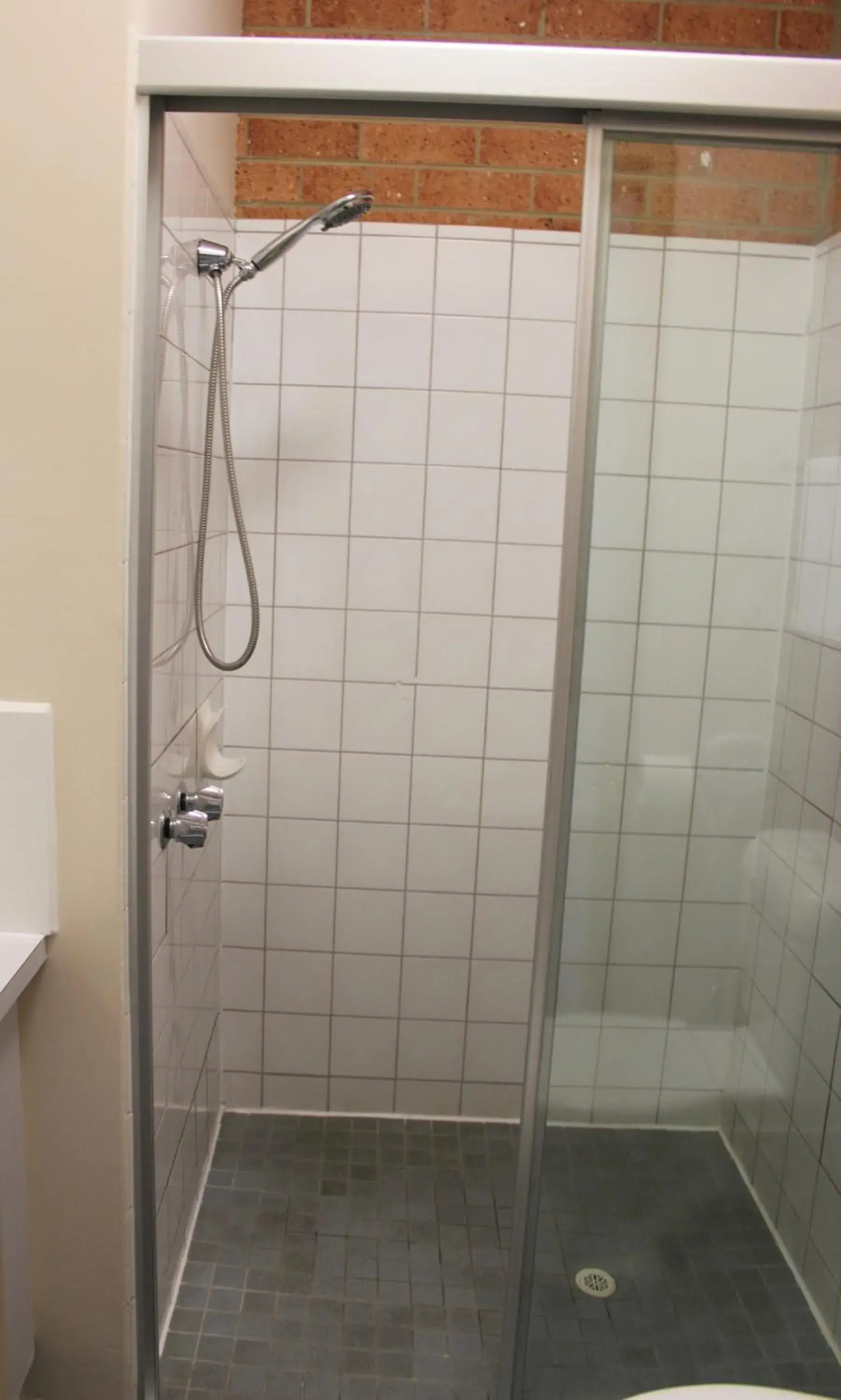 Shower, Bathroom in Cranbourne Motor Inn