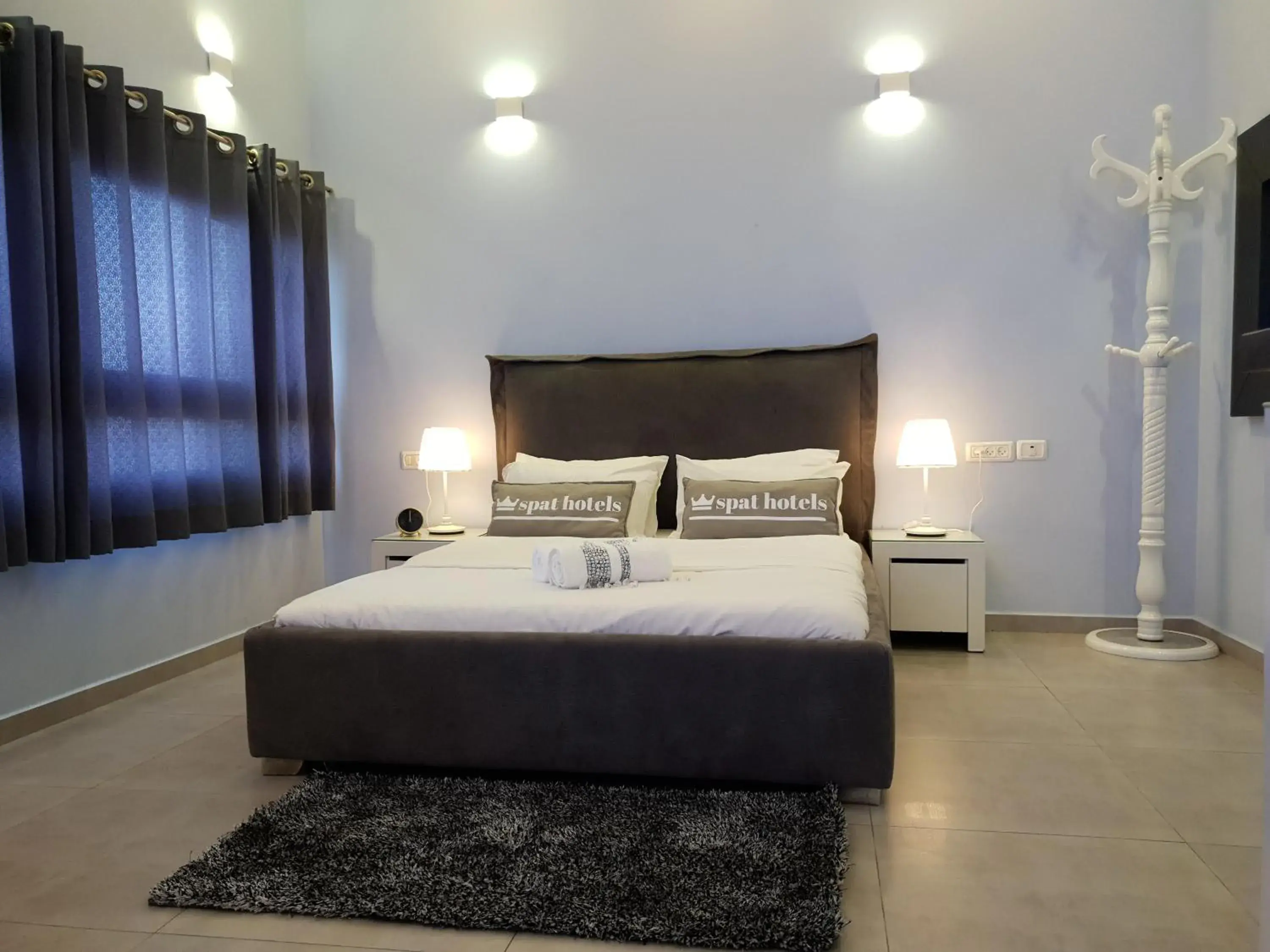 Photo of the whole room, Bed in Spat Hotel Ashdod