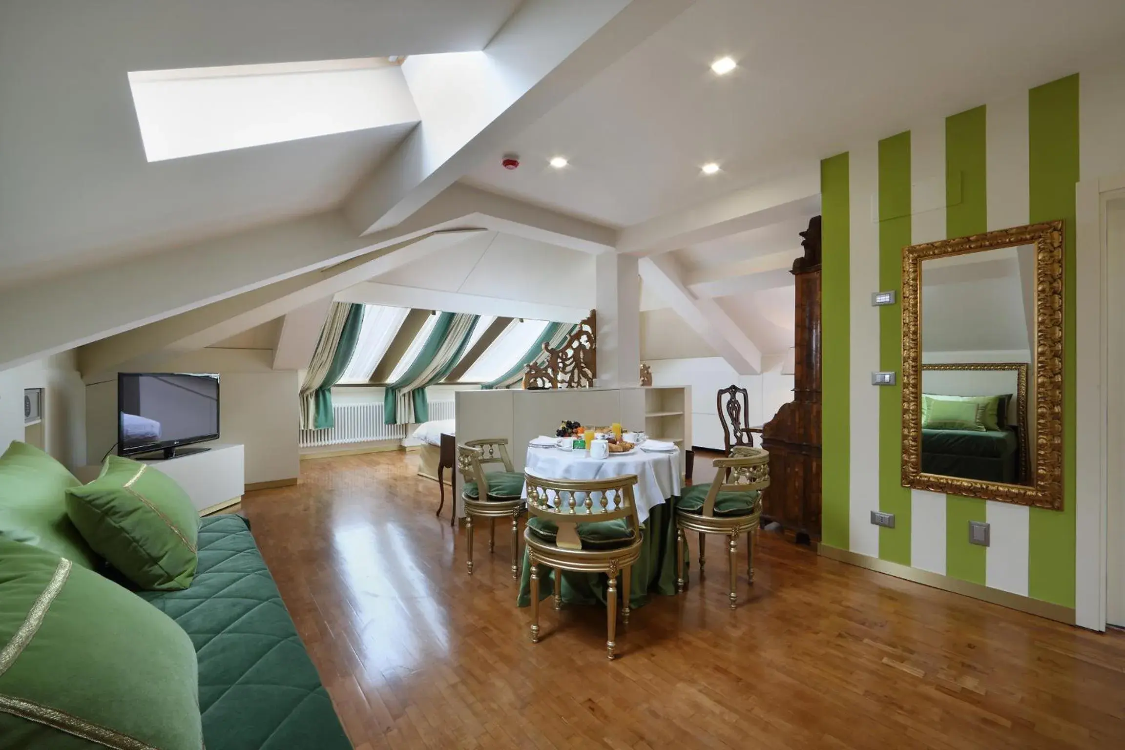 Dining area, Seating Area in Hotel Doriguzzi