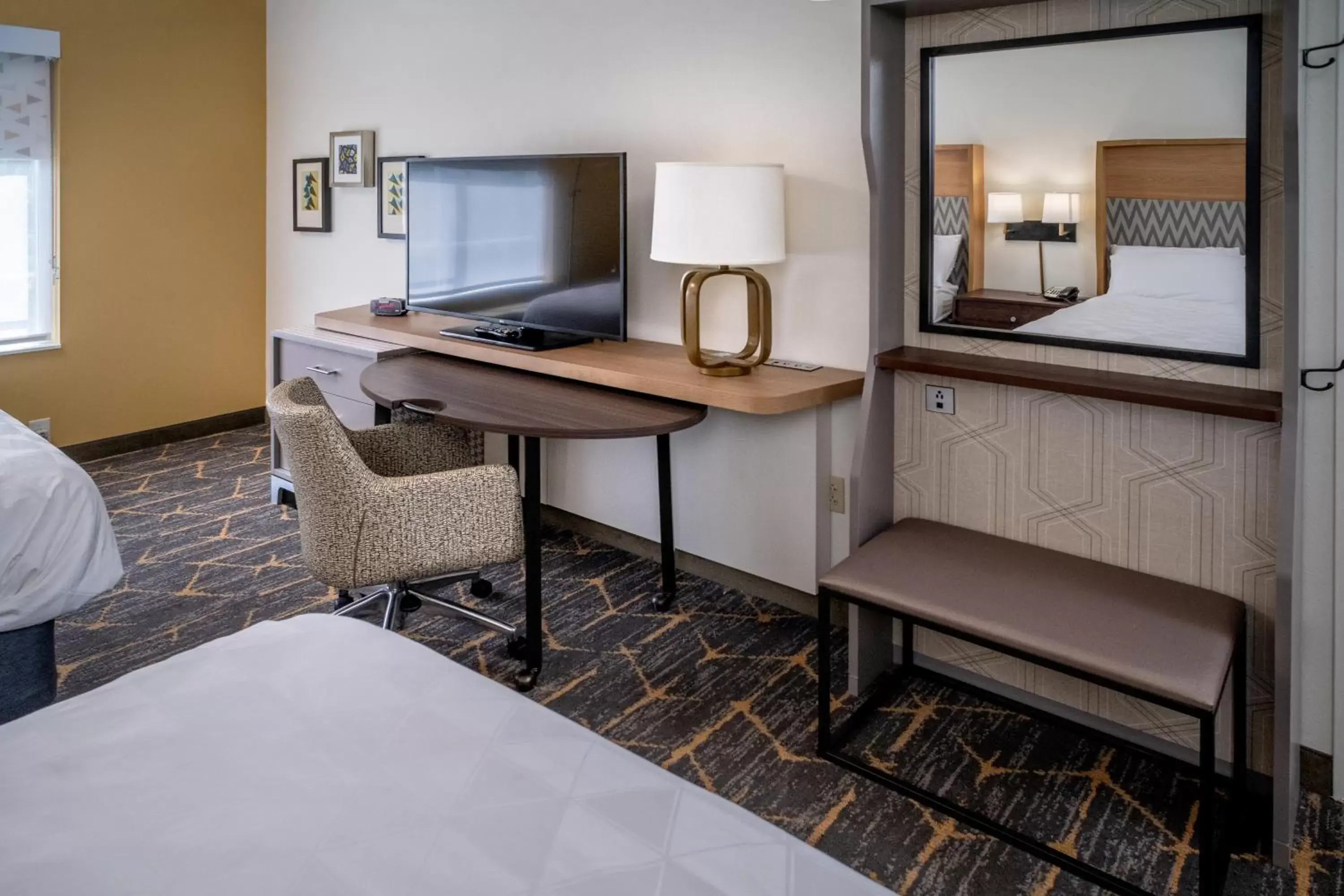 Guests, TV/Entertainment Center in Holiday Inn Hotel & Suites Beckley, an IHG Hotel