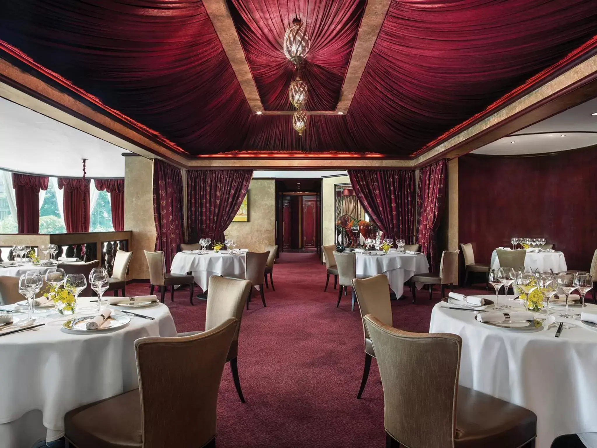 Restaurant/places to eat in The Langham Hong Kong Restaurant/places to eat in The Langham Hong Kong