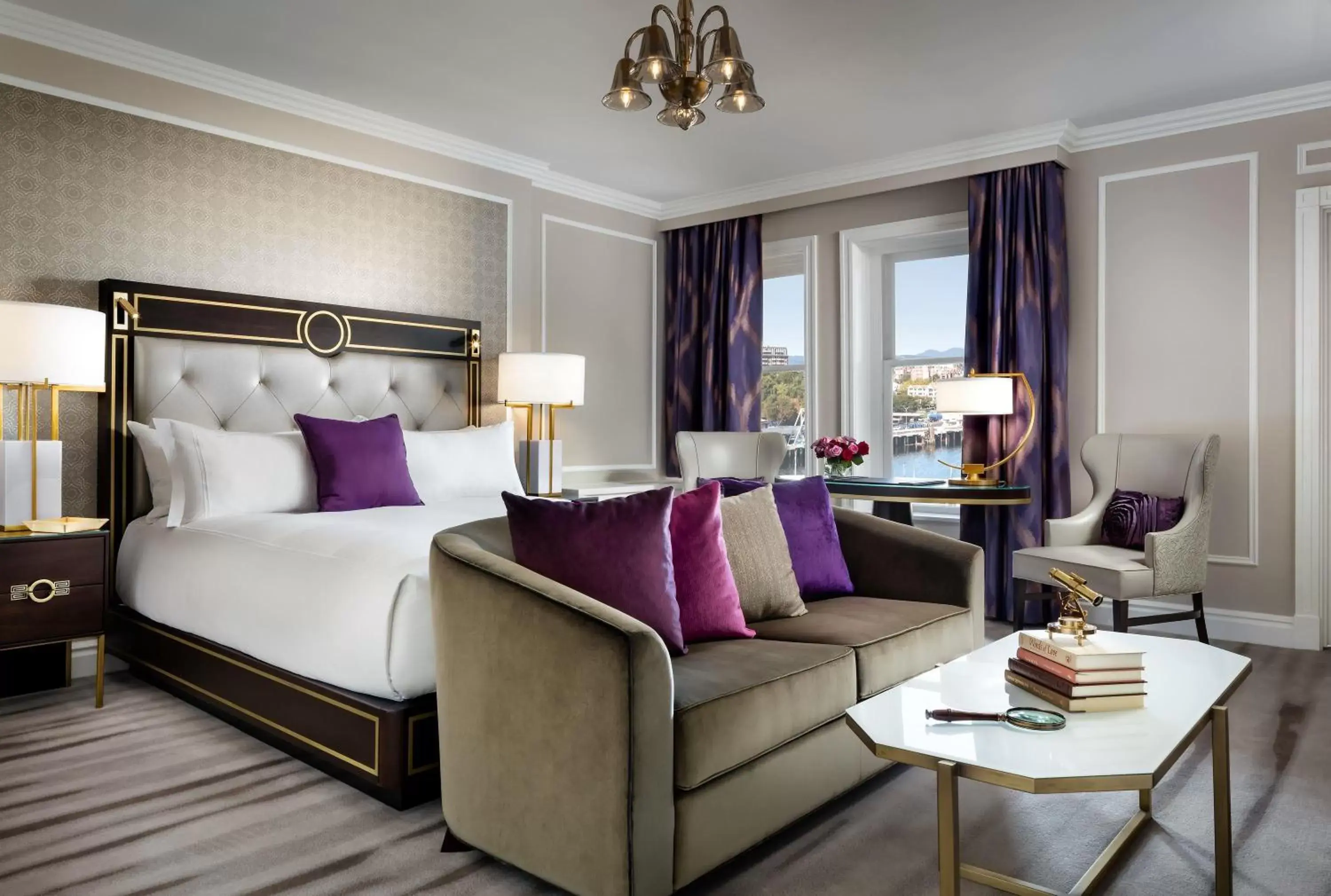 Bedroom in Fairmont Empress Hotel