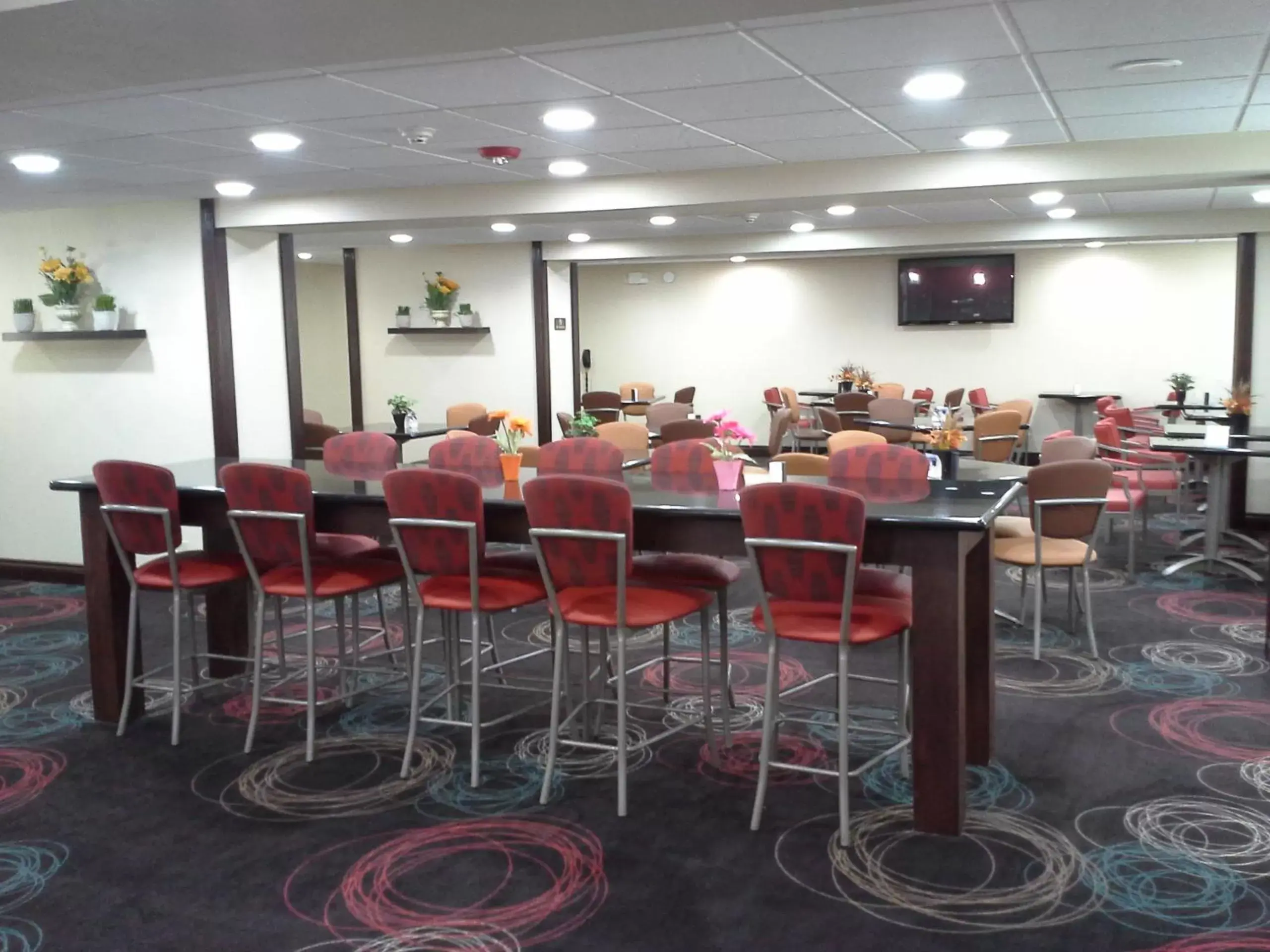 Restaurant/places to eat in Ramada by Wyndham Tulsa Restaurant/places to eat in Ramada by Wyndham Tulsa