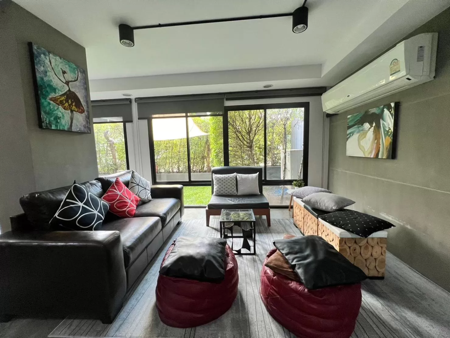 Seating area in We Grand Ever 9