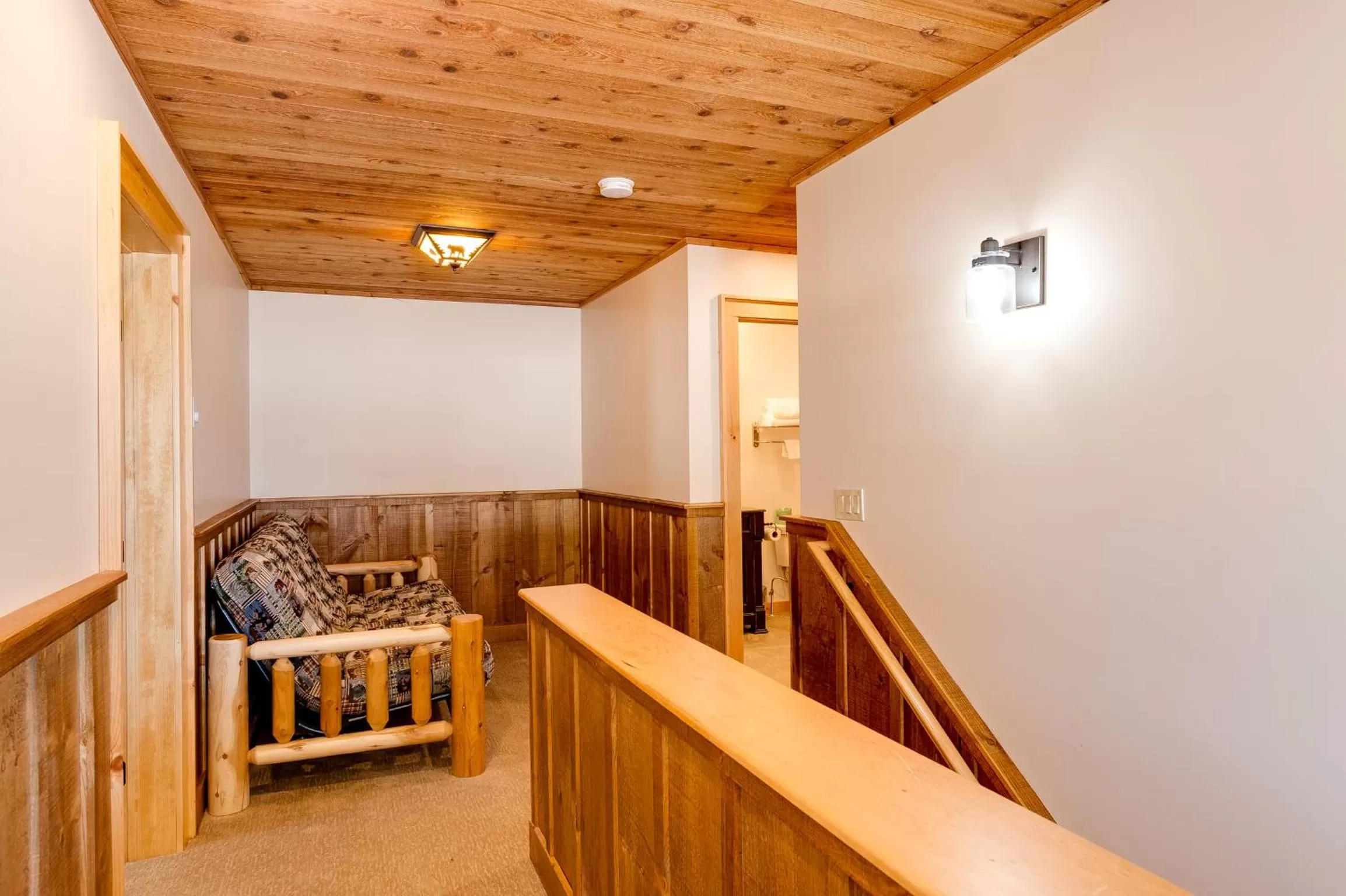 Bed in Cobble Mountain Lodge