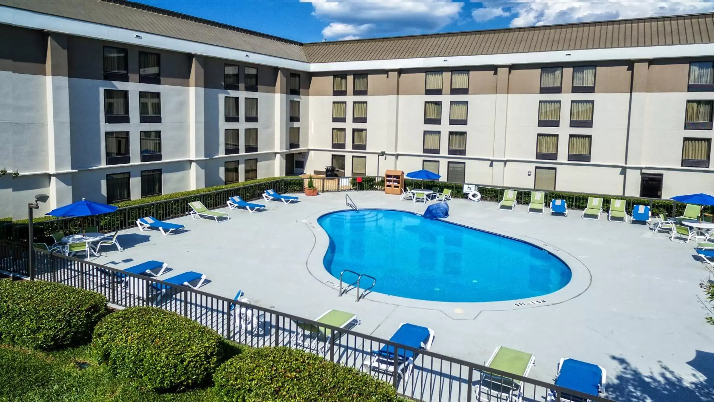 Swimming pool, Pool View in Holiday Inn Express Memphis Medical Center - Midtown, an IHG Hotel