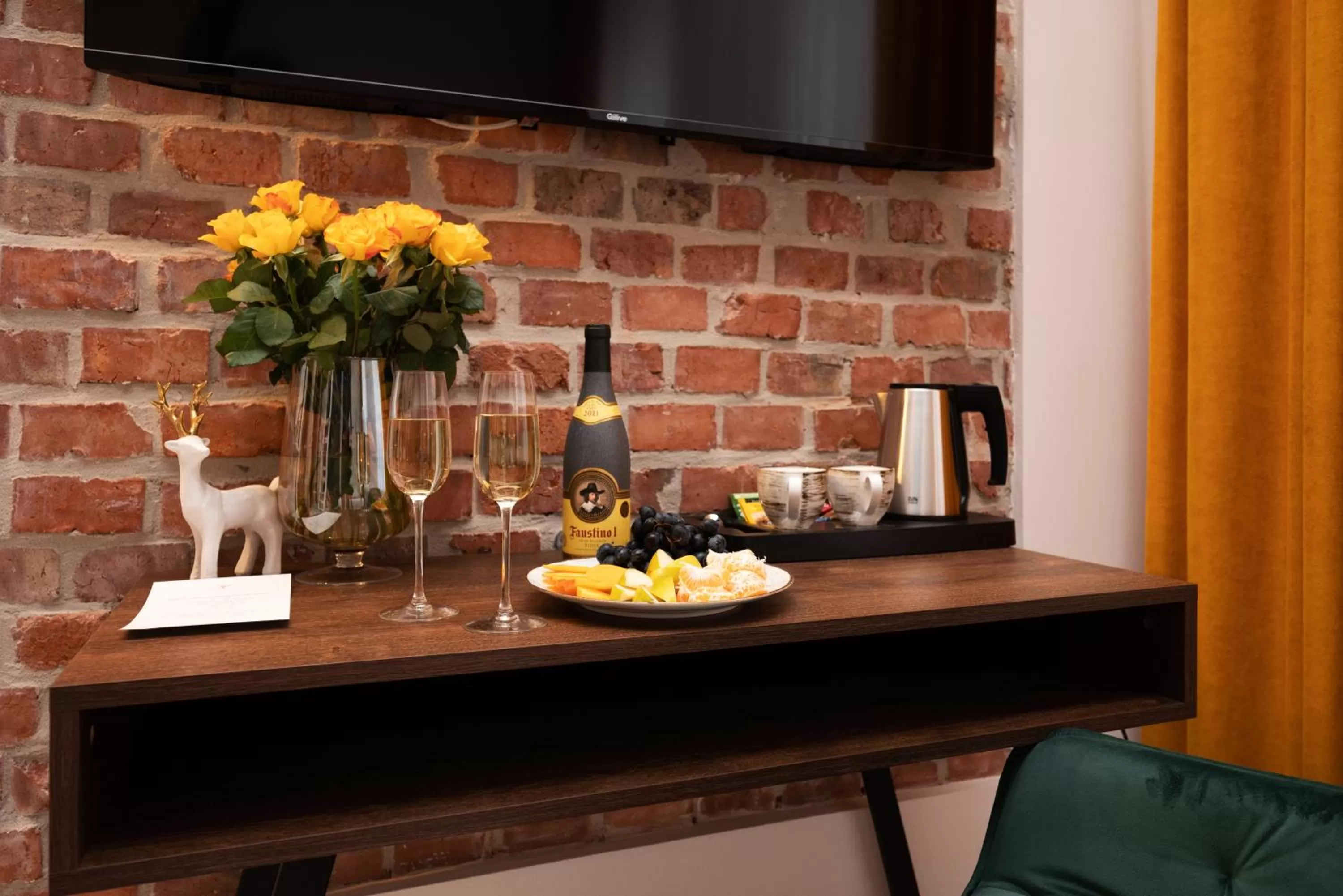 TV and multimedia in Hive Family House