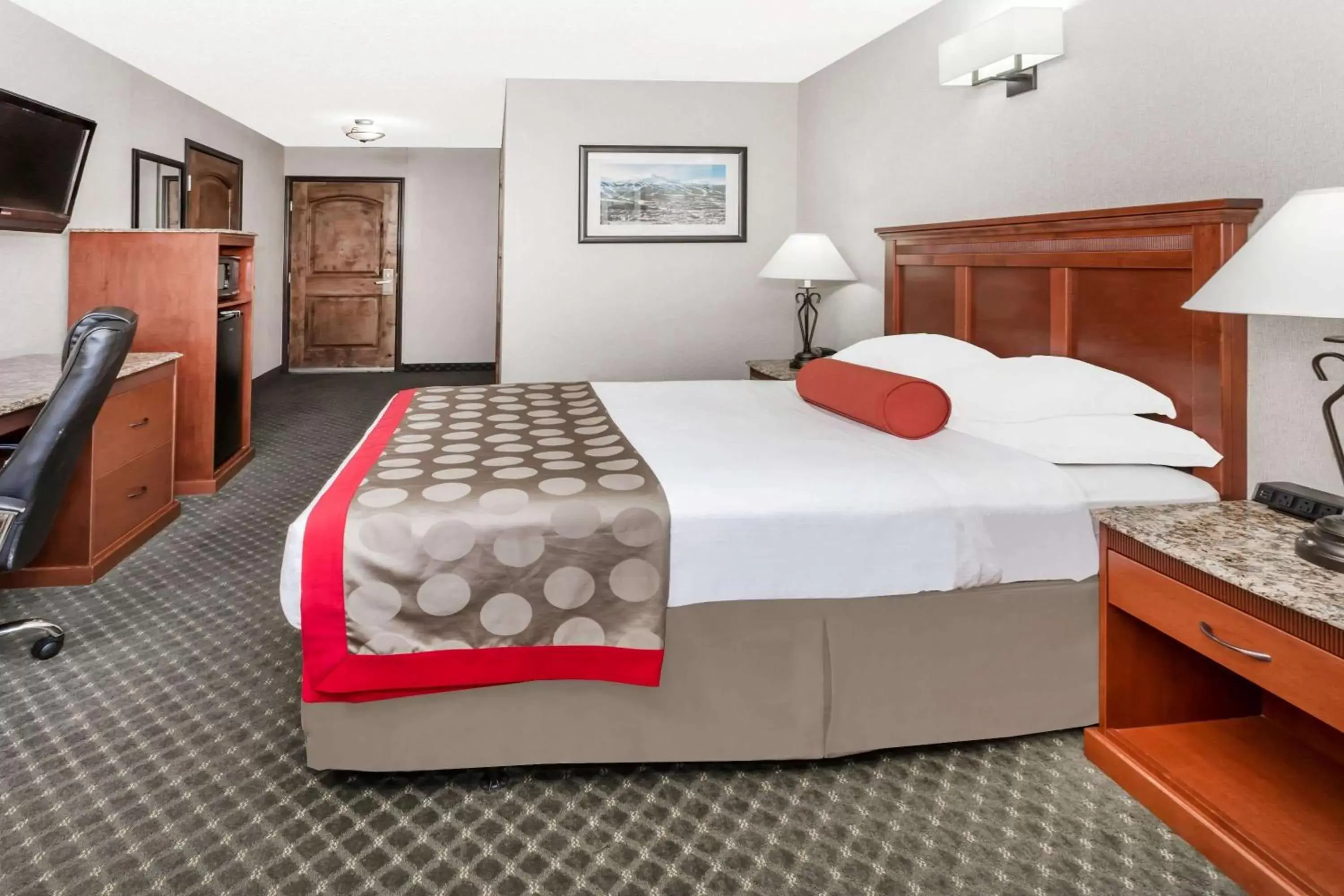 Photo of the whole room, Bed in Ramada by Wyndham Frisco