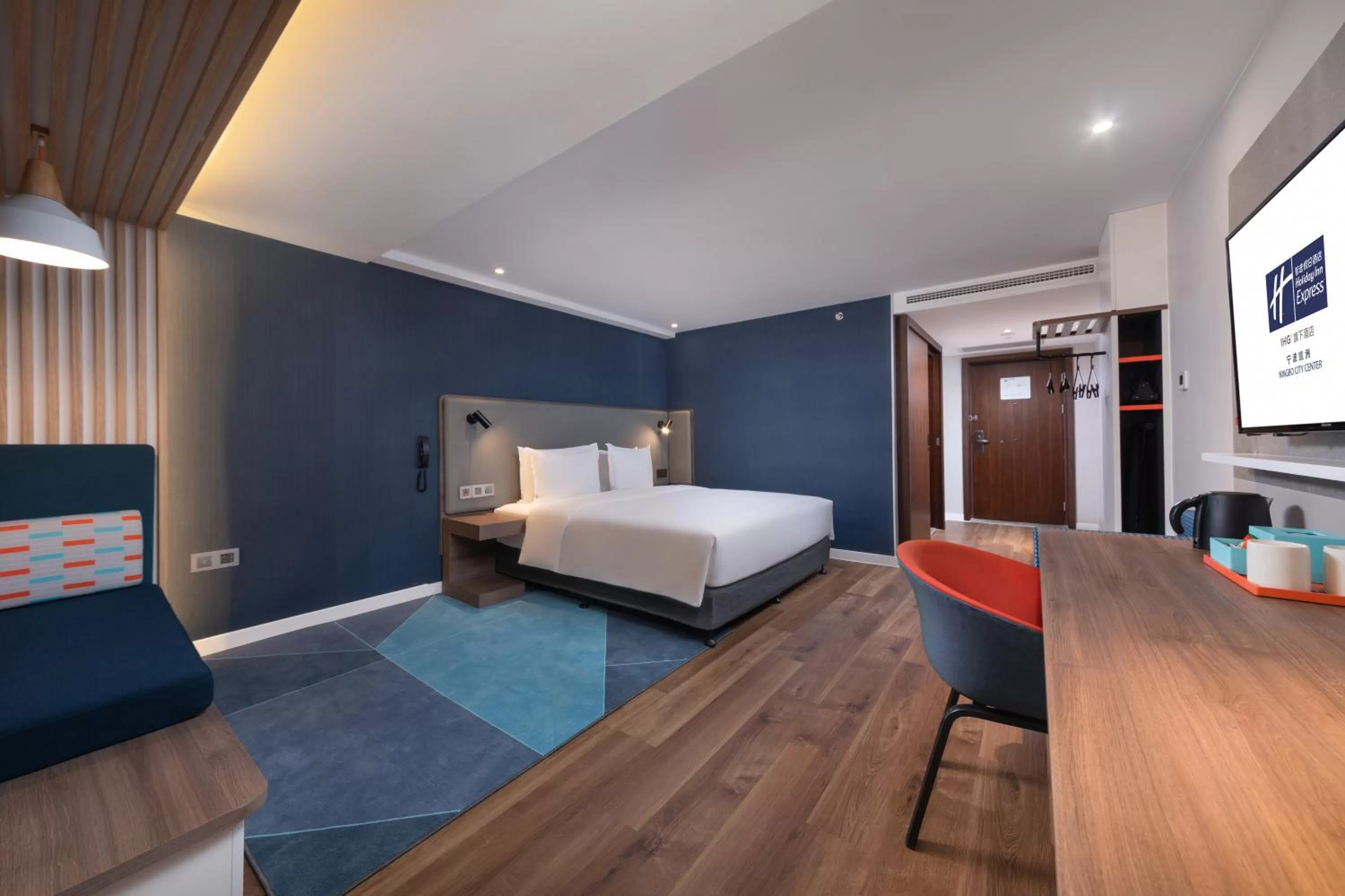 Photo of the whole room, Bed in Holiday Inn Express Ningbo City Center by IHG