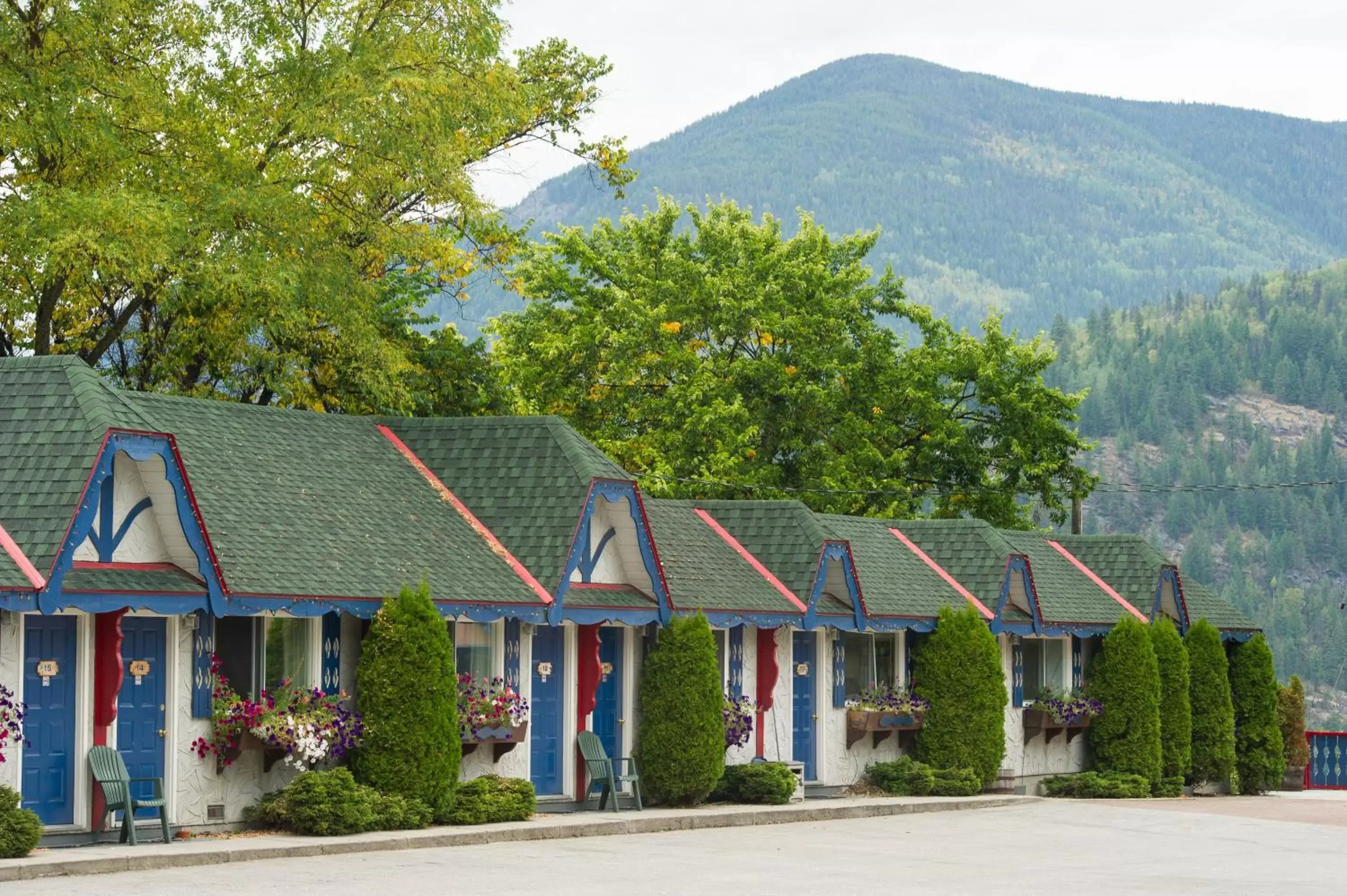 Facade/entrance, Property Building in Alpine Inn & Suites