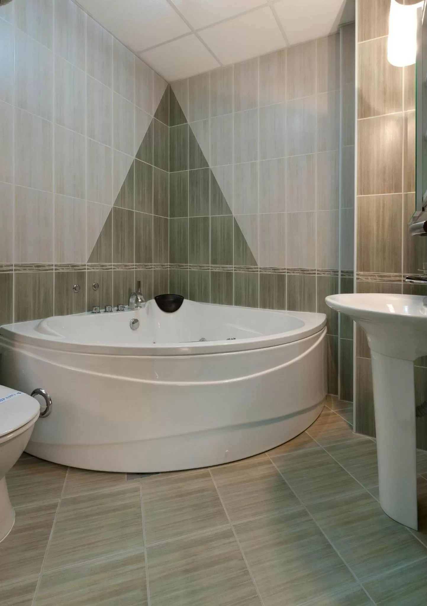 Hot Tub in Hotel Green Center Gili