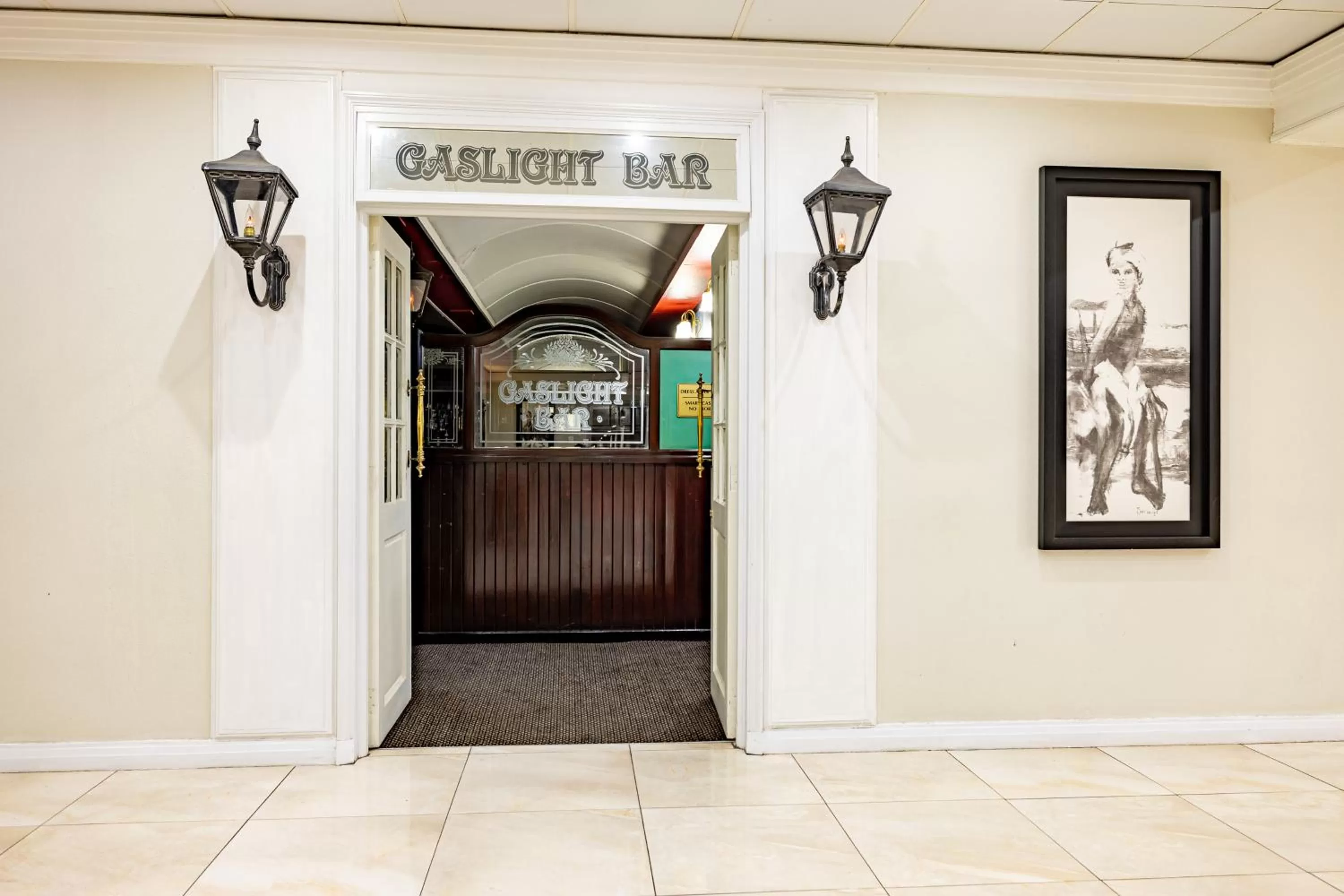 Lounge or bar in African Sky Newcastle Inn