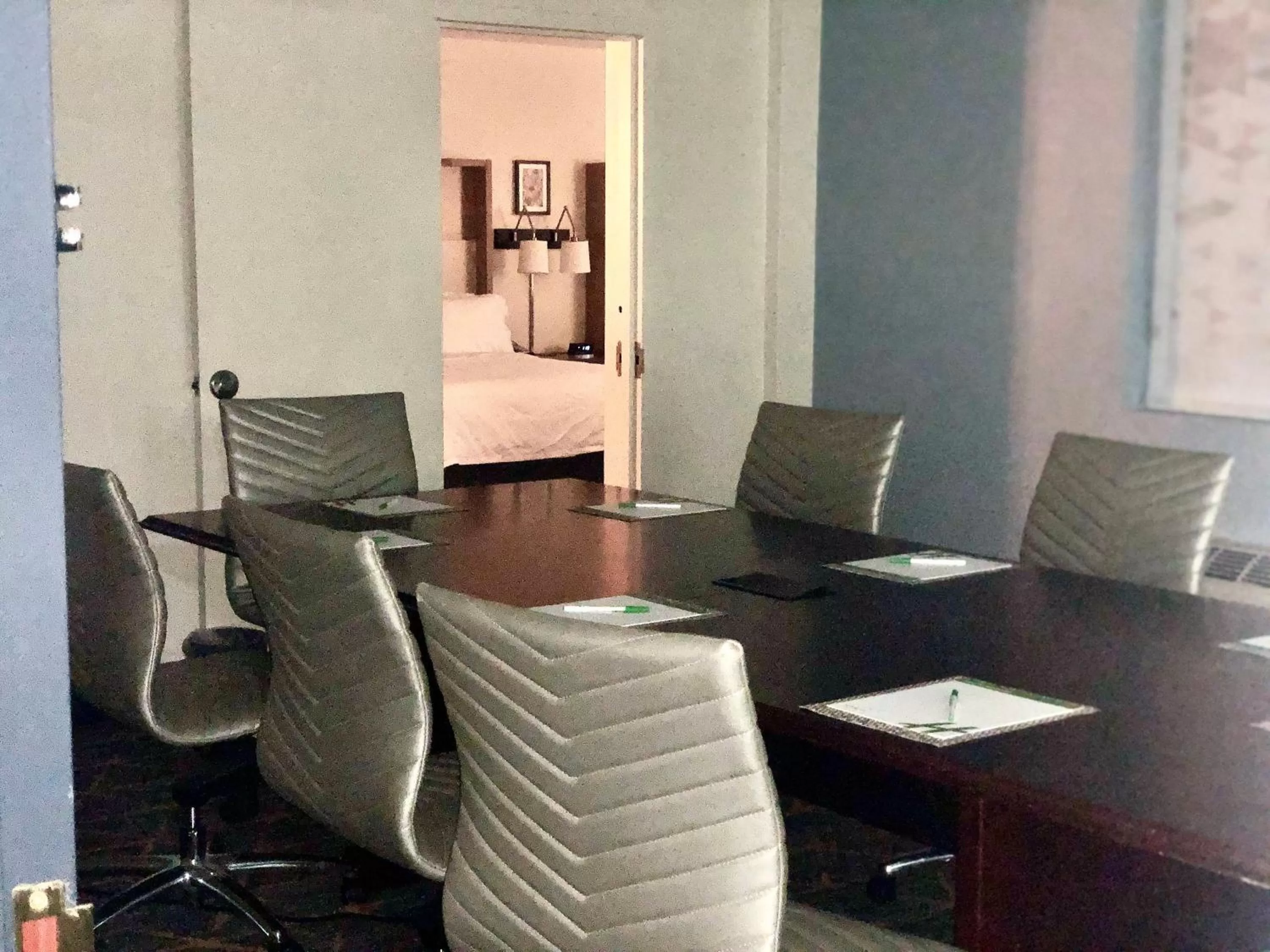 Living room in Holiday Inn Lansdale-Hatfield by IHG