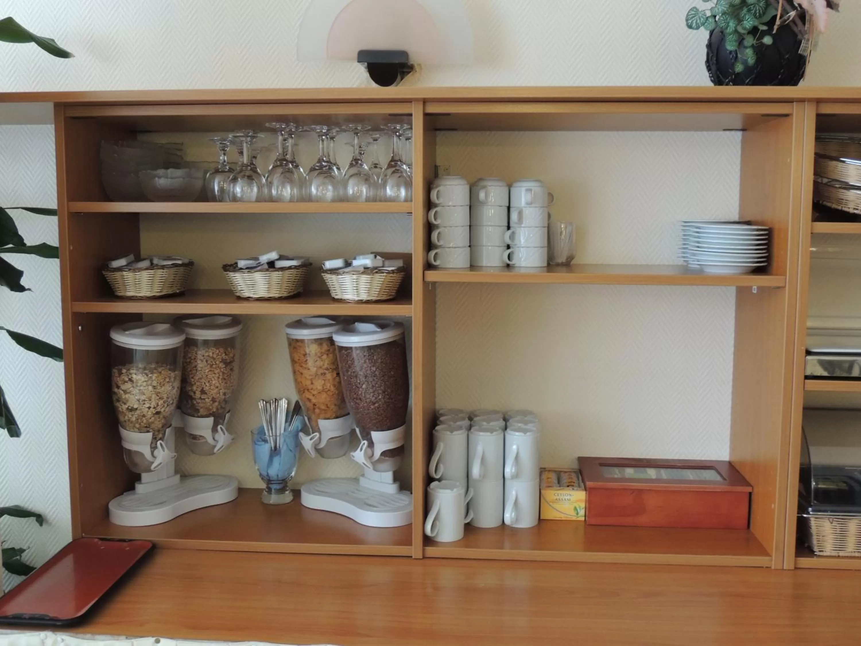 Decorative detail in Bahn-Hotel