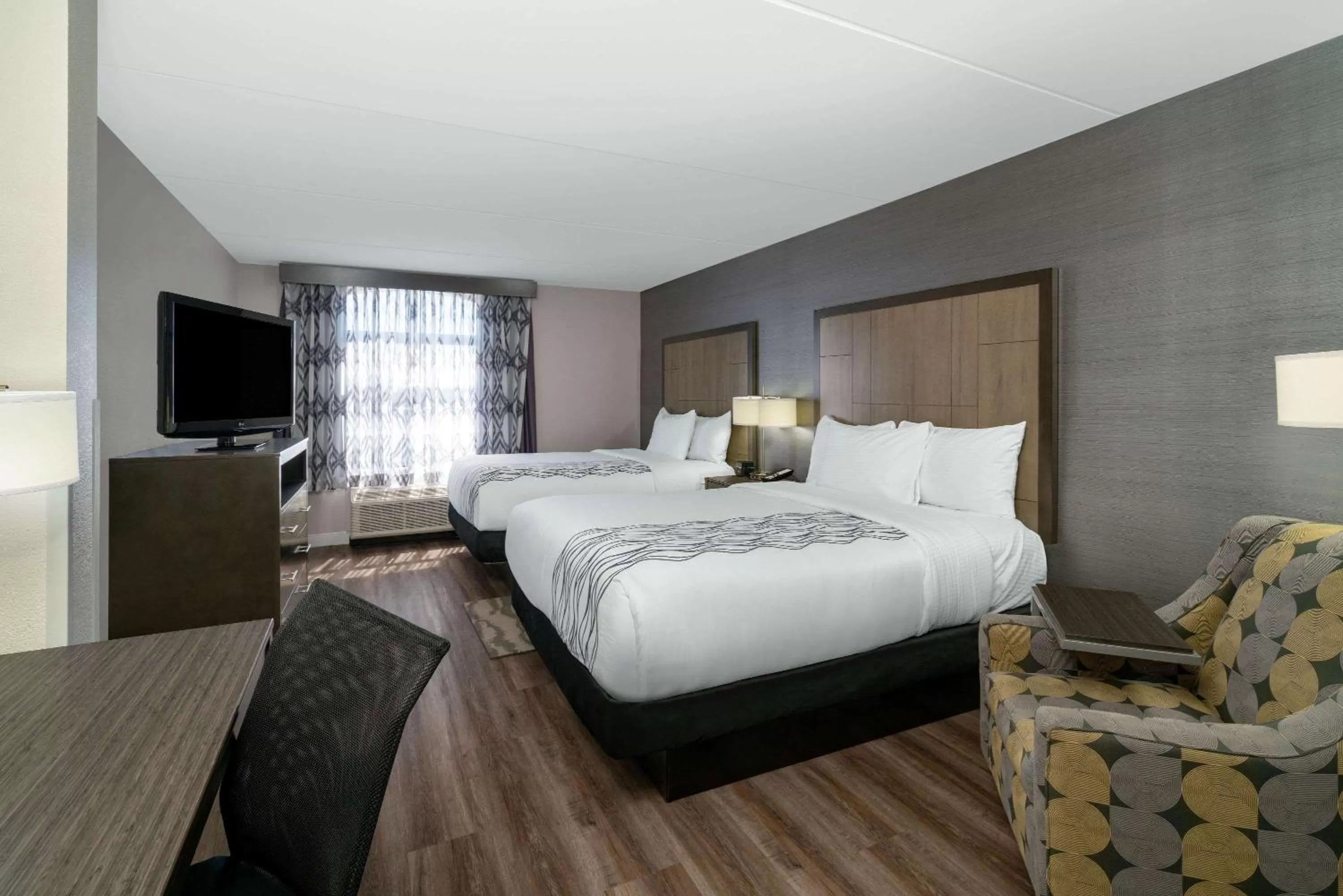 Photo of the whole room, Bed in La Quinta by Wyndham Raleigh Downtown North