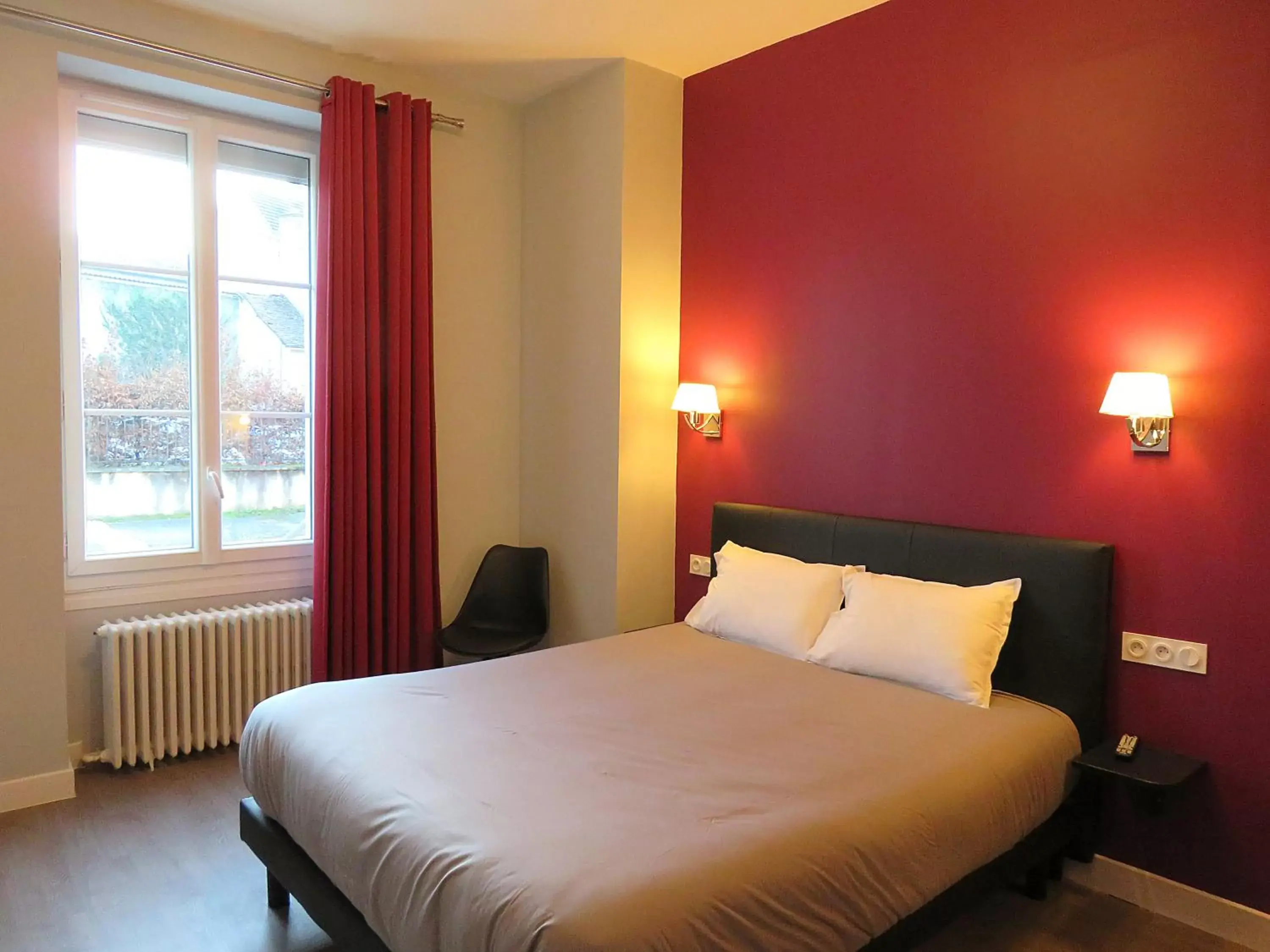 Bedroom, Bed in Hôtel Le Dormeux