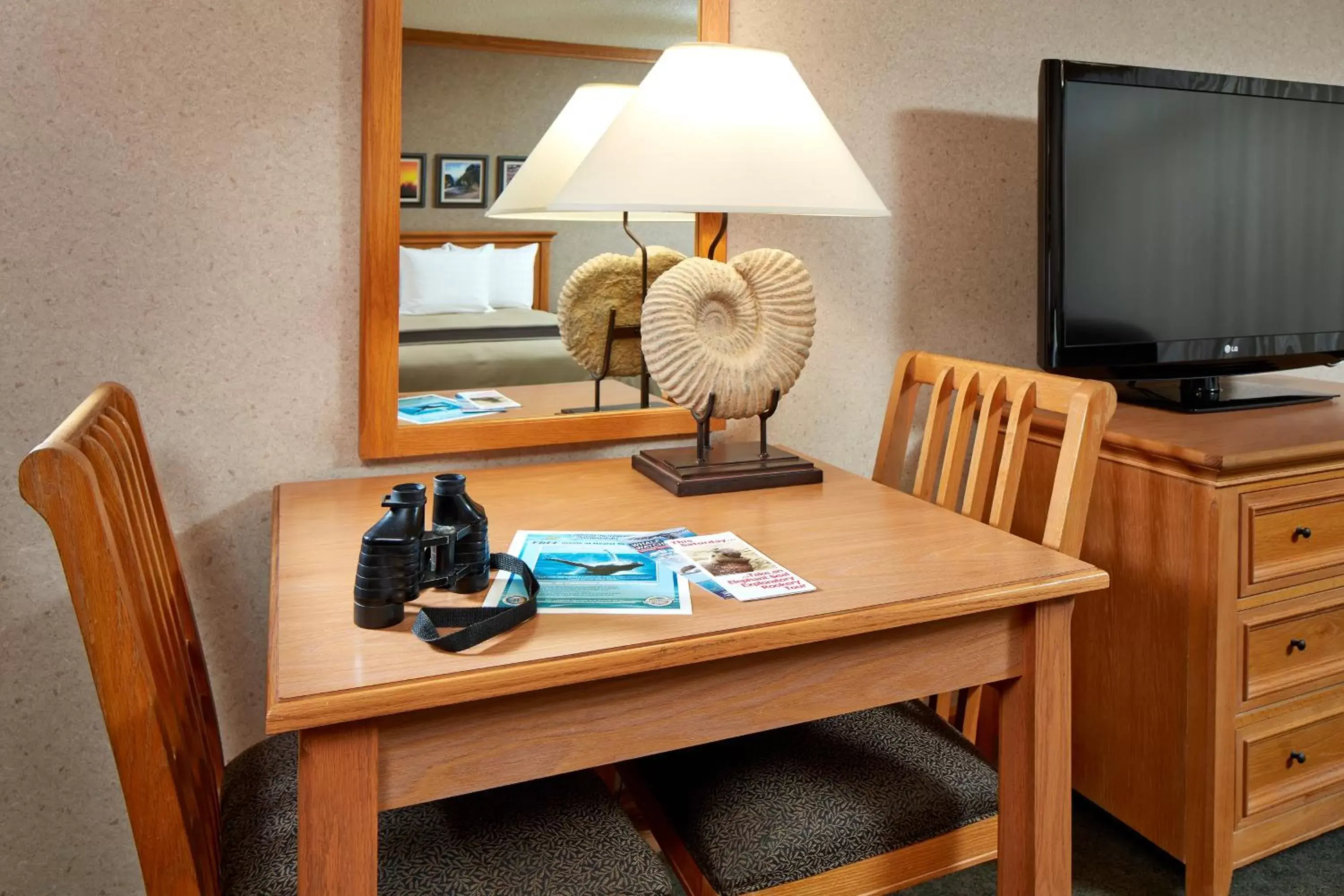 Seating area, TV/Entertainment Center in Cavalier Oceanfront Resort