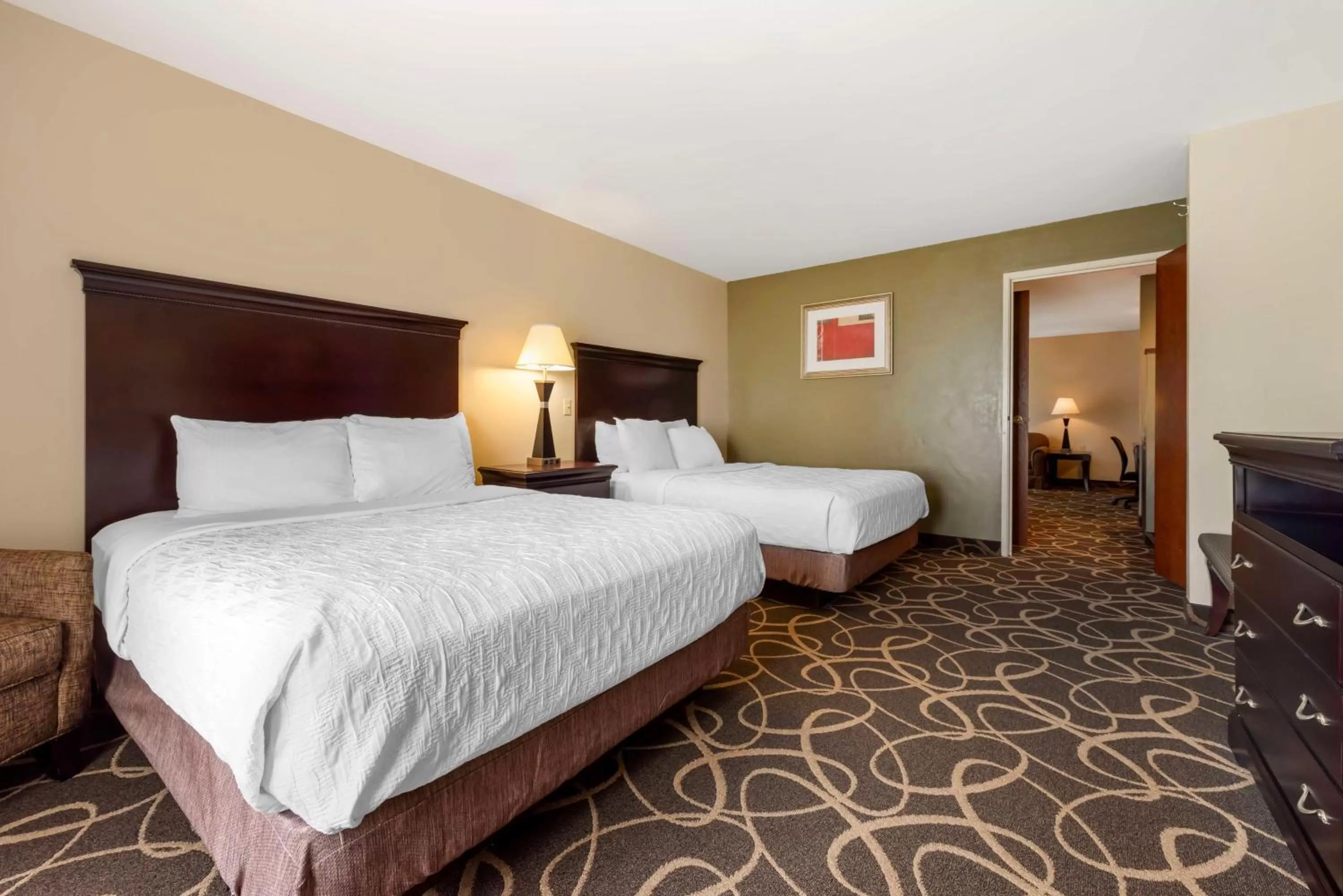 Queen Suite with Two Queen Beds and Bath Tub - Disability Access/Non-Smoking  in Best Western Plus Eau Claire Conference Center