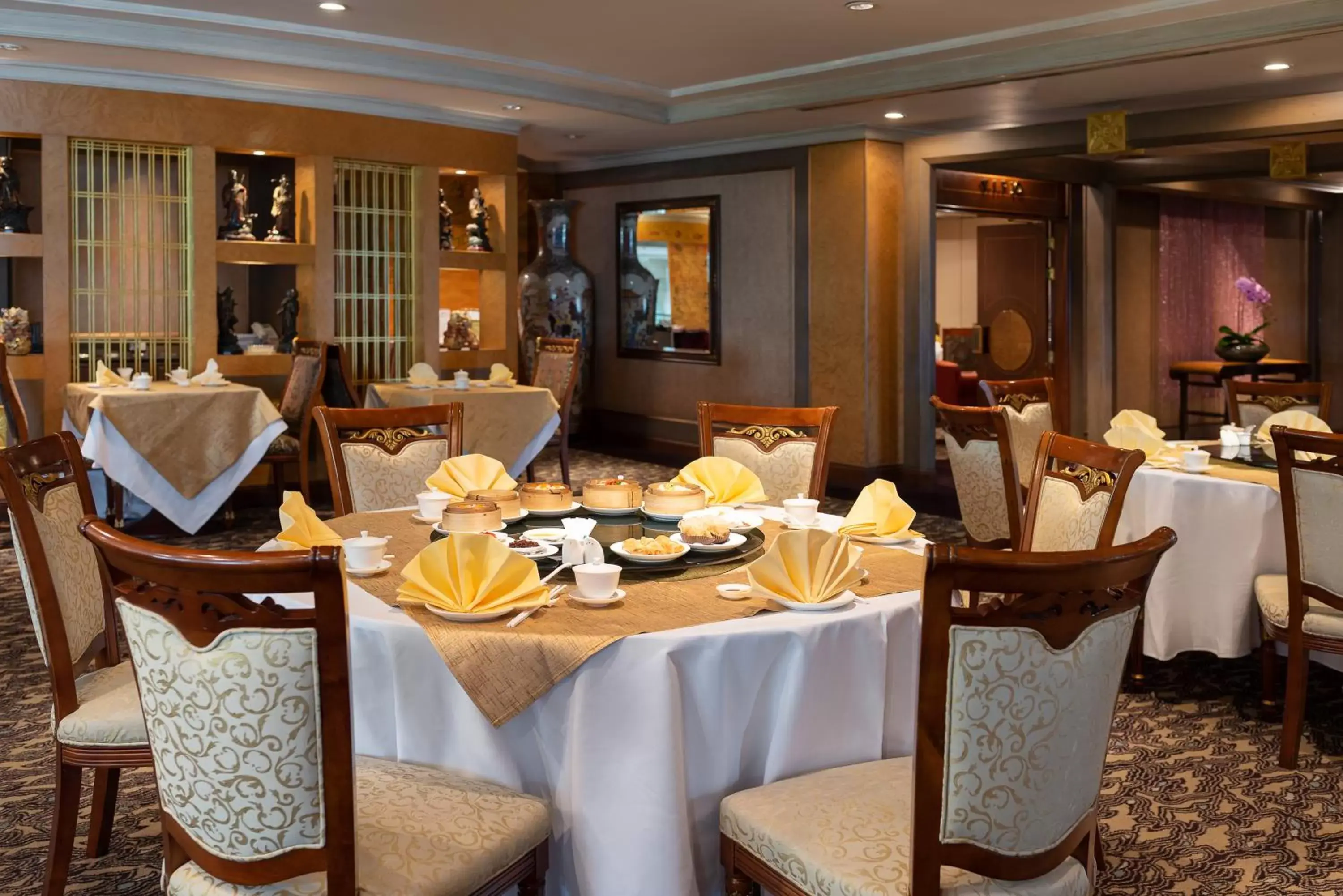 Restaurant/places to eat in The Emerald Hotel Restaurant/places to eat in The Emerald Hotel