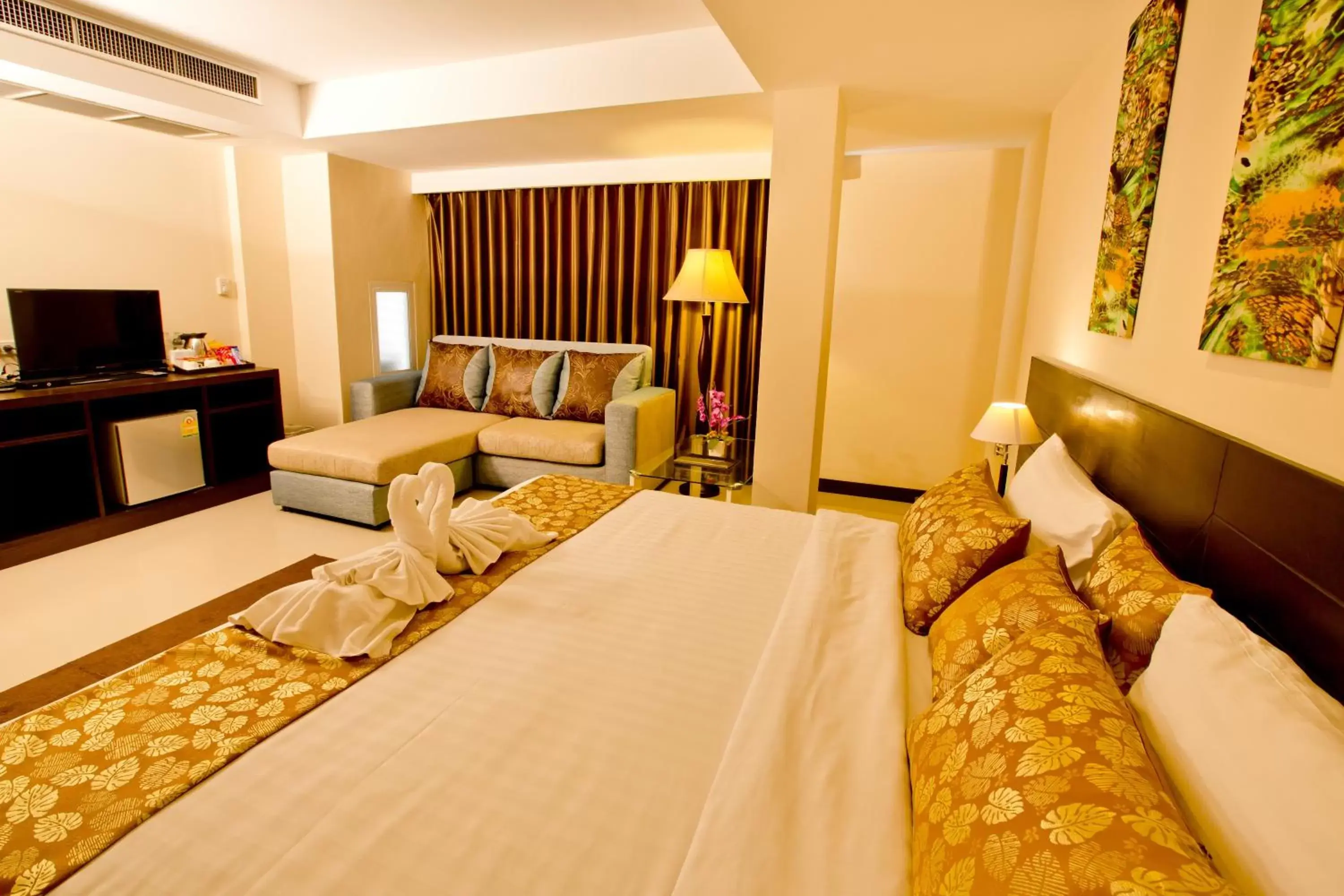 Bedroom in Sinsuvarn Airport Suite Hotel SHA Extra Plus Certified B5040
