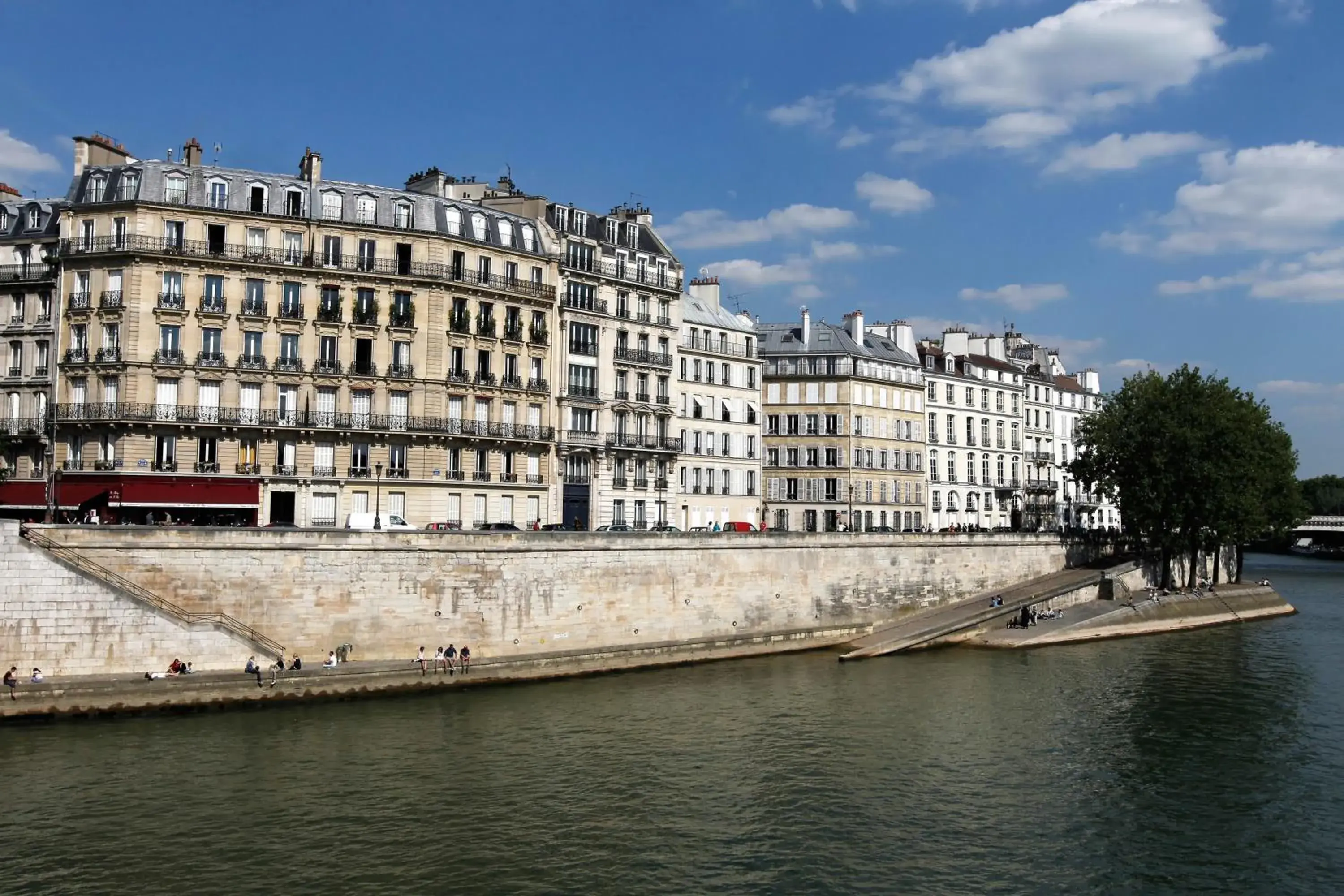 Nearby landmark, Property Building in Hotel De Lutece - Notre-Dame