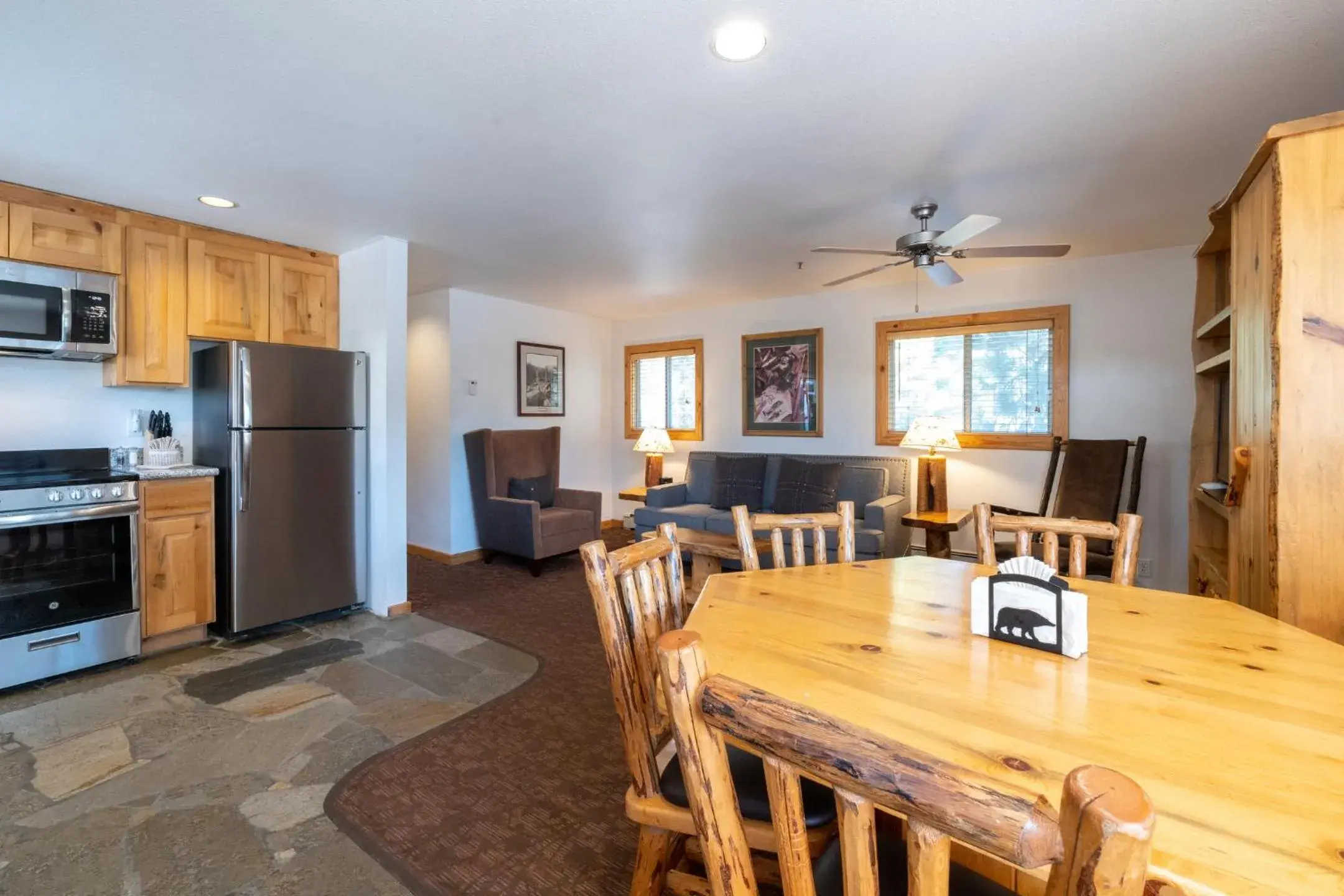 Dining Area in Red Wolf Lakeside Lodge